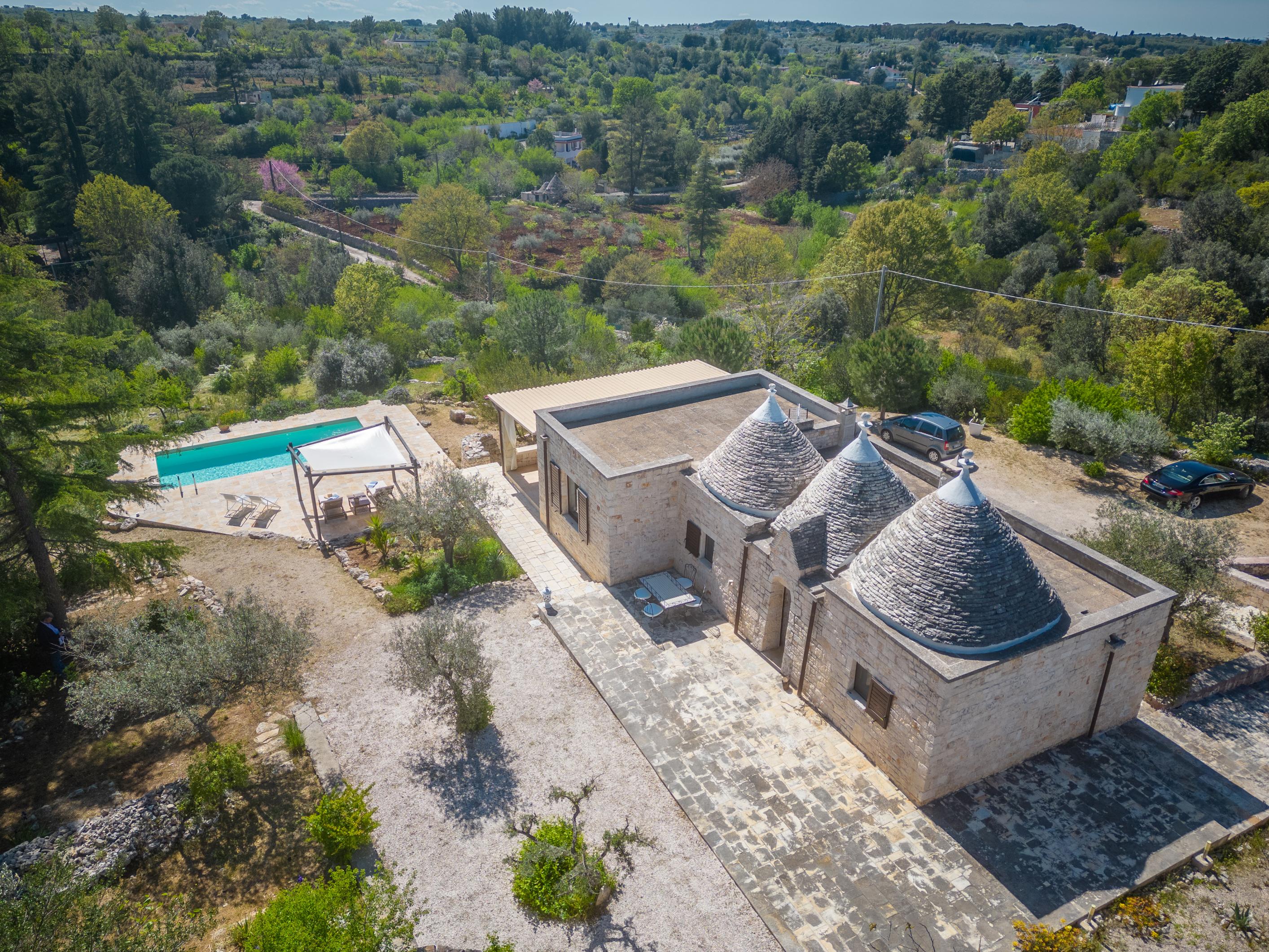 Trullo Dorato Lamione Putignano: Luxury 2-Bedroom Villa with Private Pool and Sea Views, Putignano Puglia