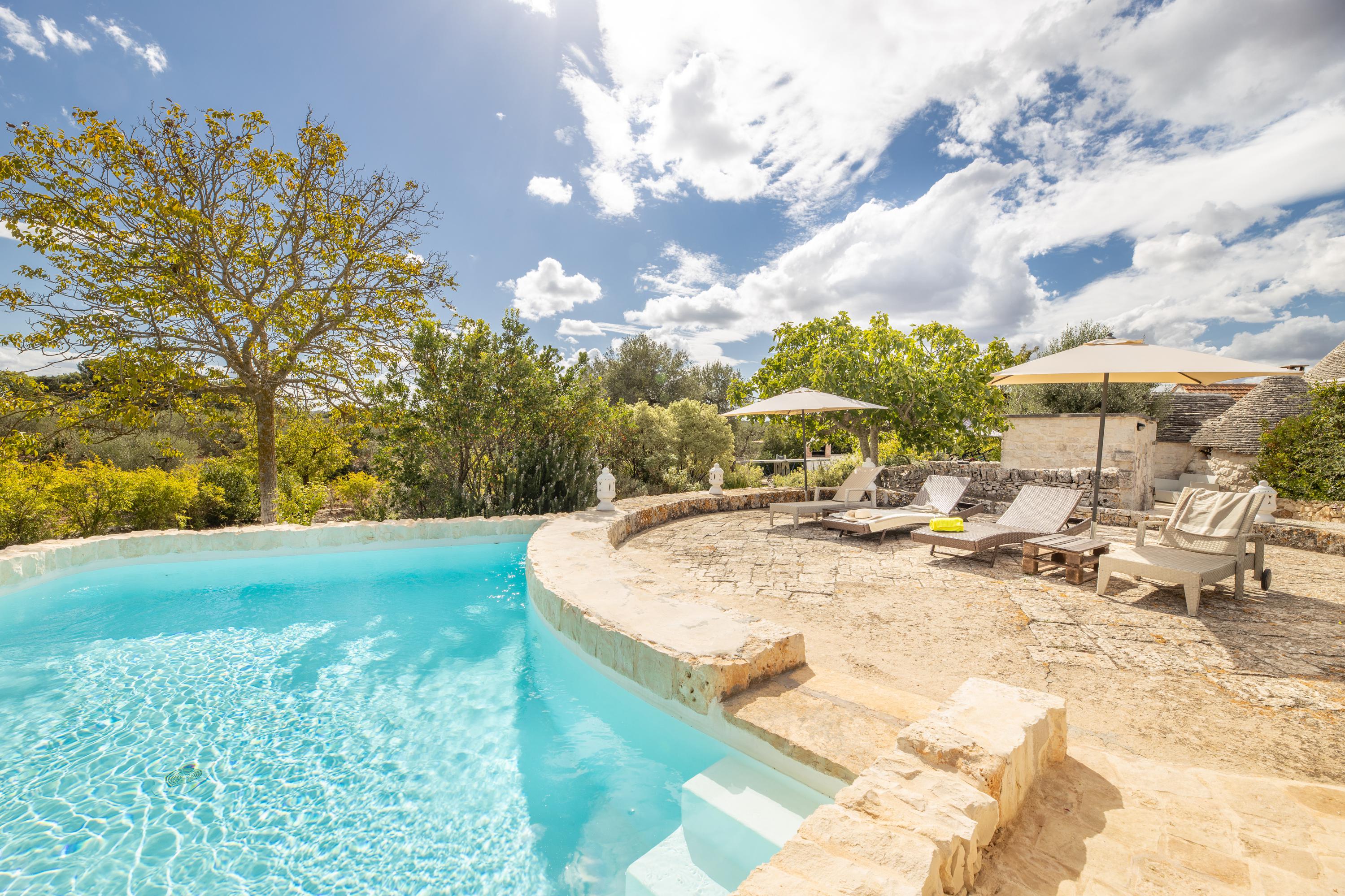Trullo Dorato Lamione Savelletri: Luxury 2-Bedroom Villa with Private Pool and Hot Tub in Savelletri, Puglia