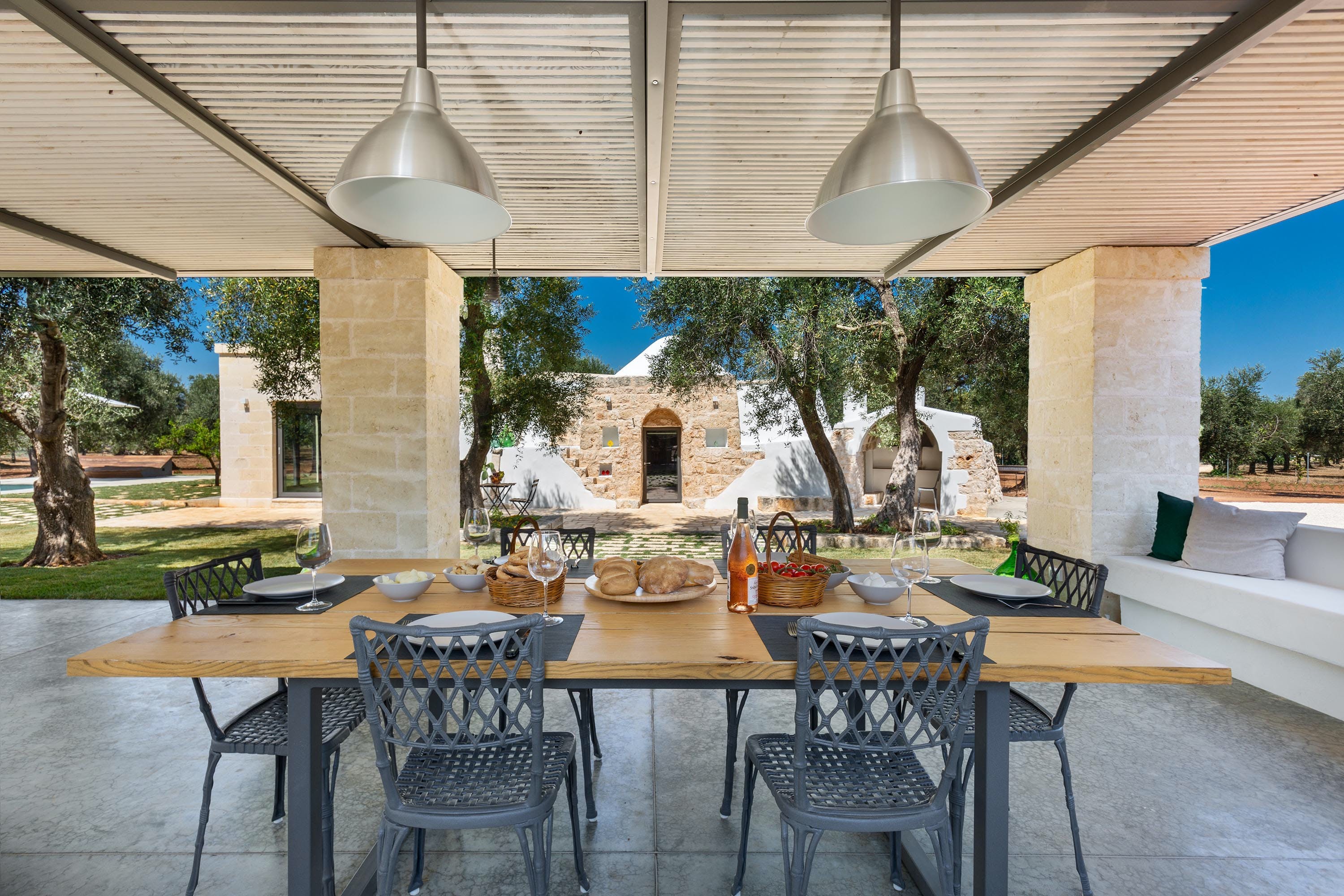 Trullo Garbino Lamione San Michele: Luxury 2-Bedroom Villa with Private Pool and Sea Views, Ostuni
