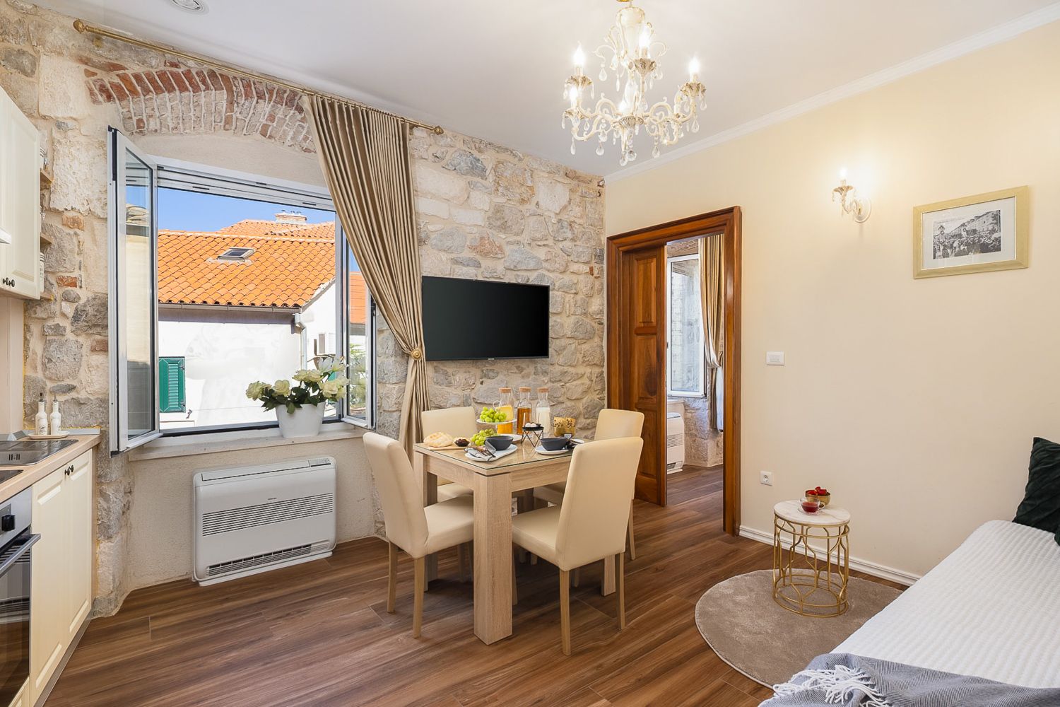 Vila Biser Marjan Split: 1-Bedroom Waterfront Apartment with Spa in Historic Split, C