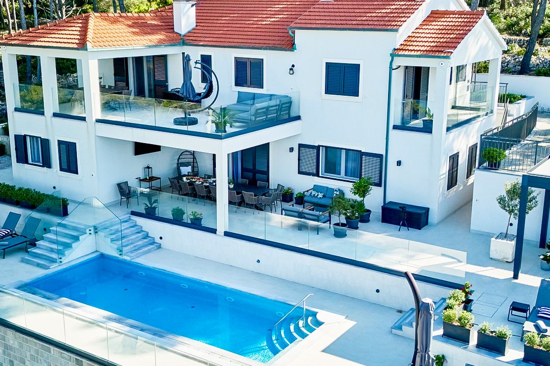 Vila Biserka Lumbarda Korčula: 6-Bedroom Villa with Heated Pool, Tennis Court & Adriatic Vi