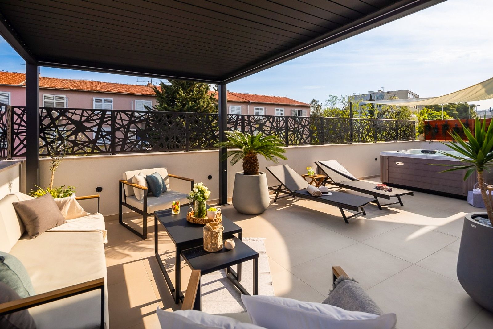 Vila Biserka Meje Split: 2-Bedroom City Apartment with Private Sauna in the Heart of