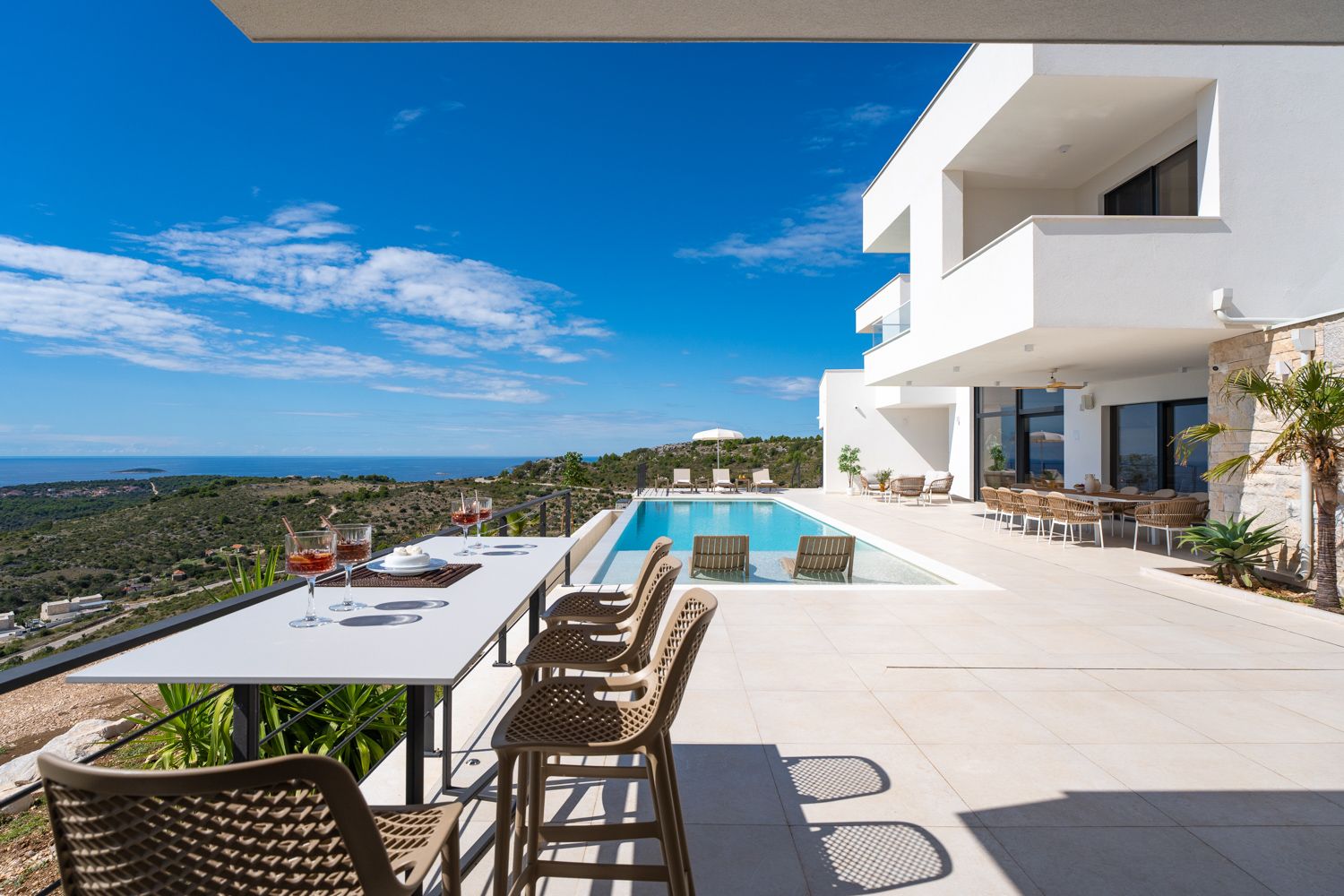 Vila Bura Šubićevac Šibenik: 4-Bedroom Infinity Pool Villa with Adriatic Views in Sibenik