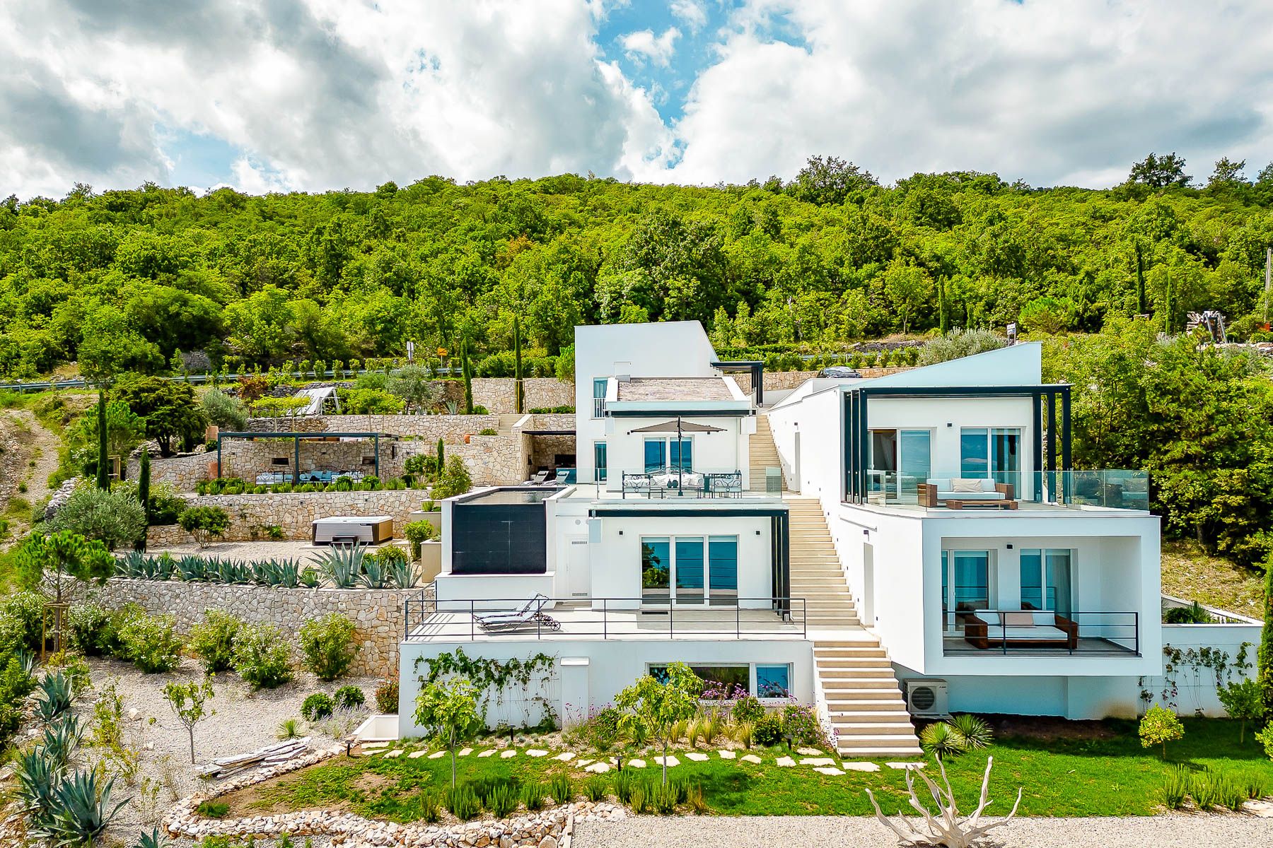 Vila Jadranski Stiniva Croatia: 5-Bedroom Seaview Villa with Heated Pool and Spa on the Croa