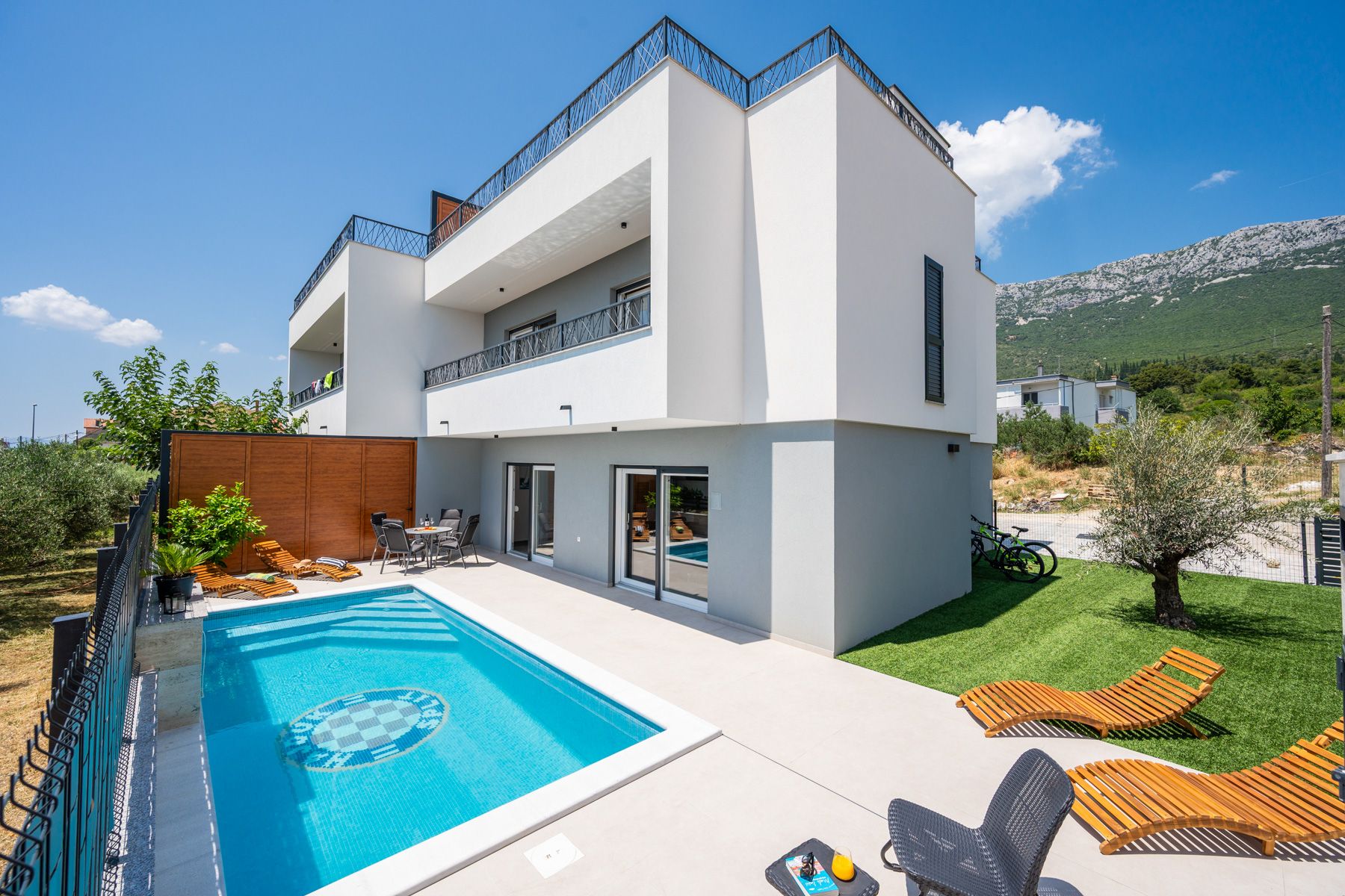 Vila Sjaj Medulin Croatia: 4-Bedroom Villa with Private Pool and Spa Near Split, Croati