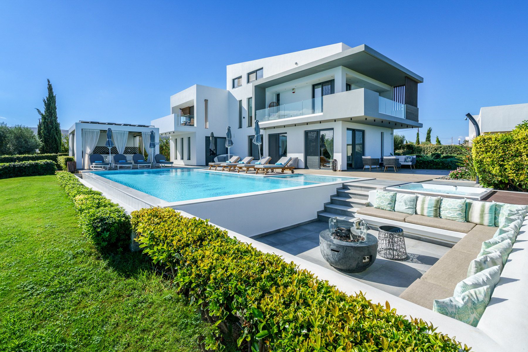 Villa Aktída Fortétza Rethymno: 4-Bedroom Villa with Heated Pool, Sea Views & Spa in Rethmyn