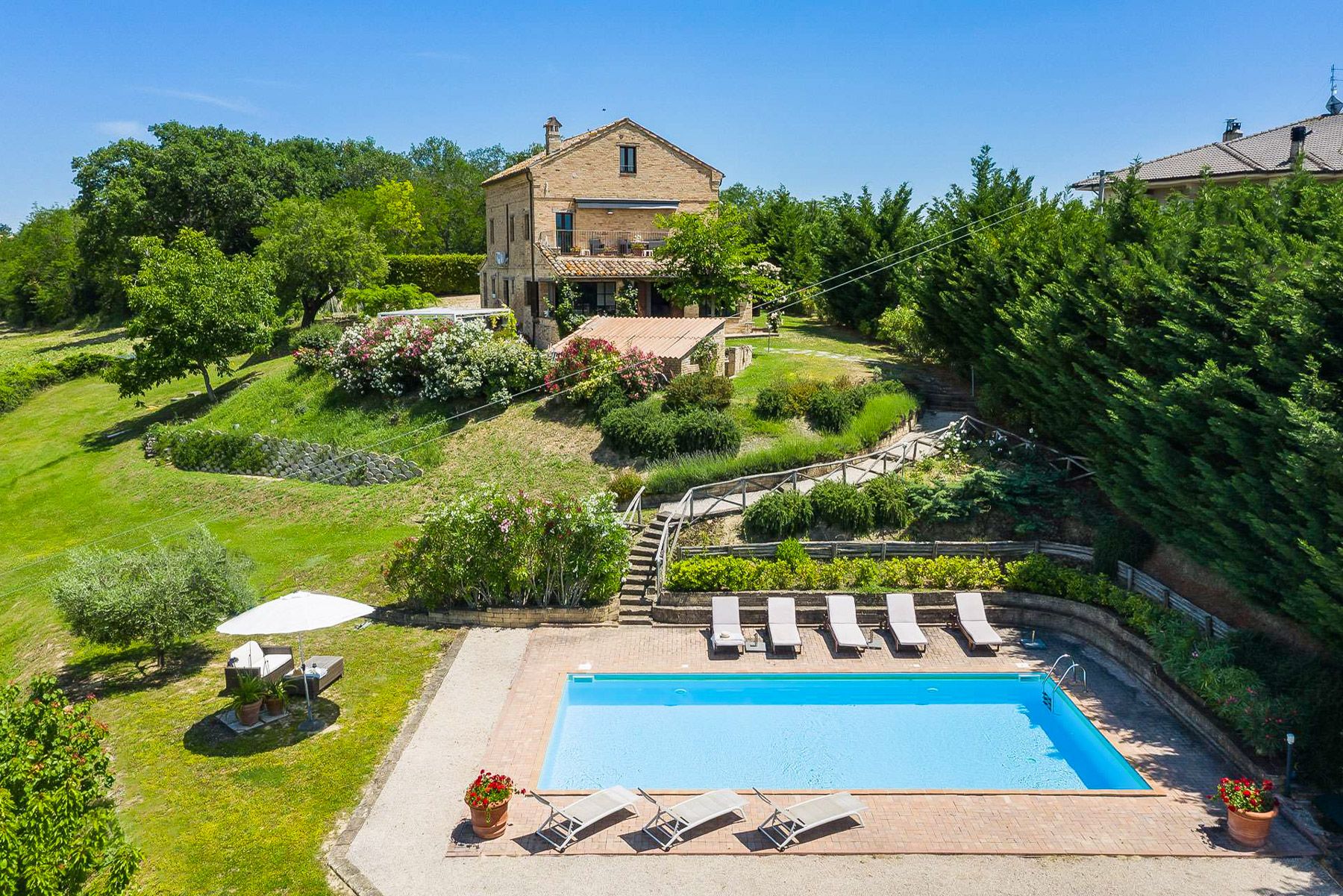 Villa Alabastro Corinaldo Marche: 5 Bedroom Villa with Spa, Tennis Court & Countryside Views i