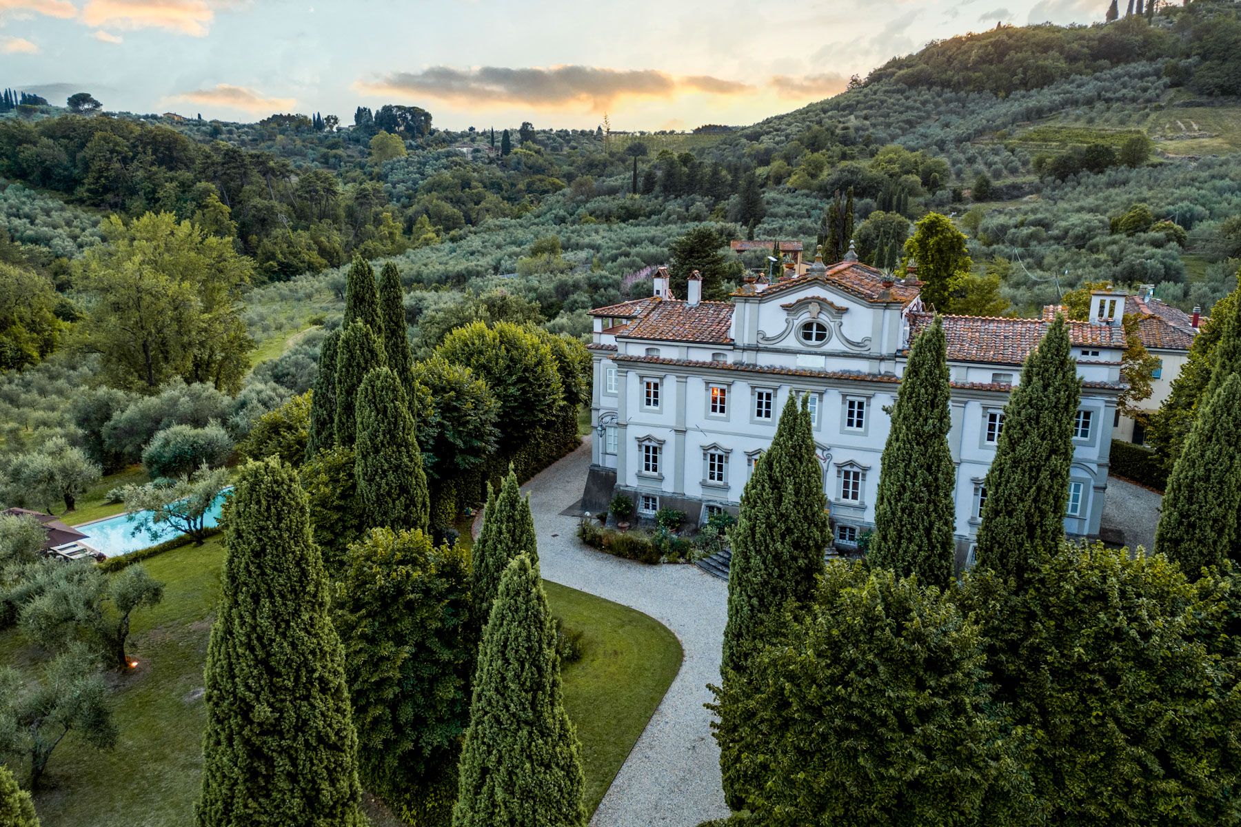 Villa Alabastro Piletra Lucca: 8-Bedroom Historic Manor with Spa, Tennis Court & Countrysid