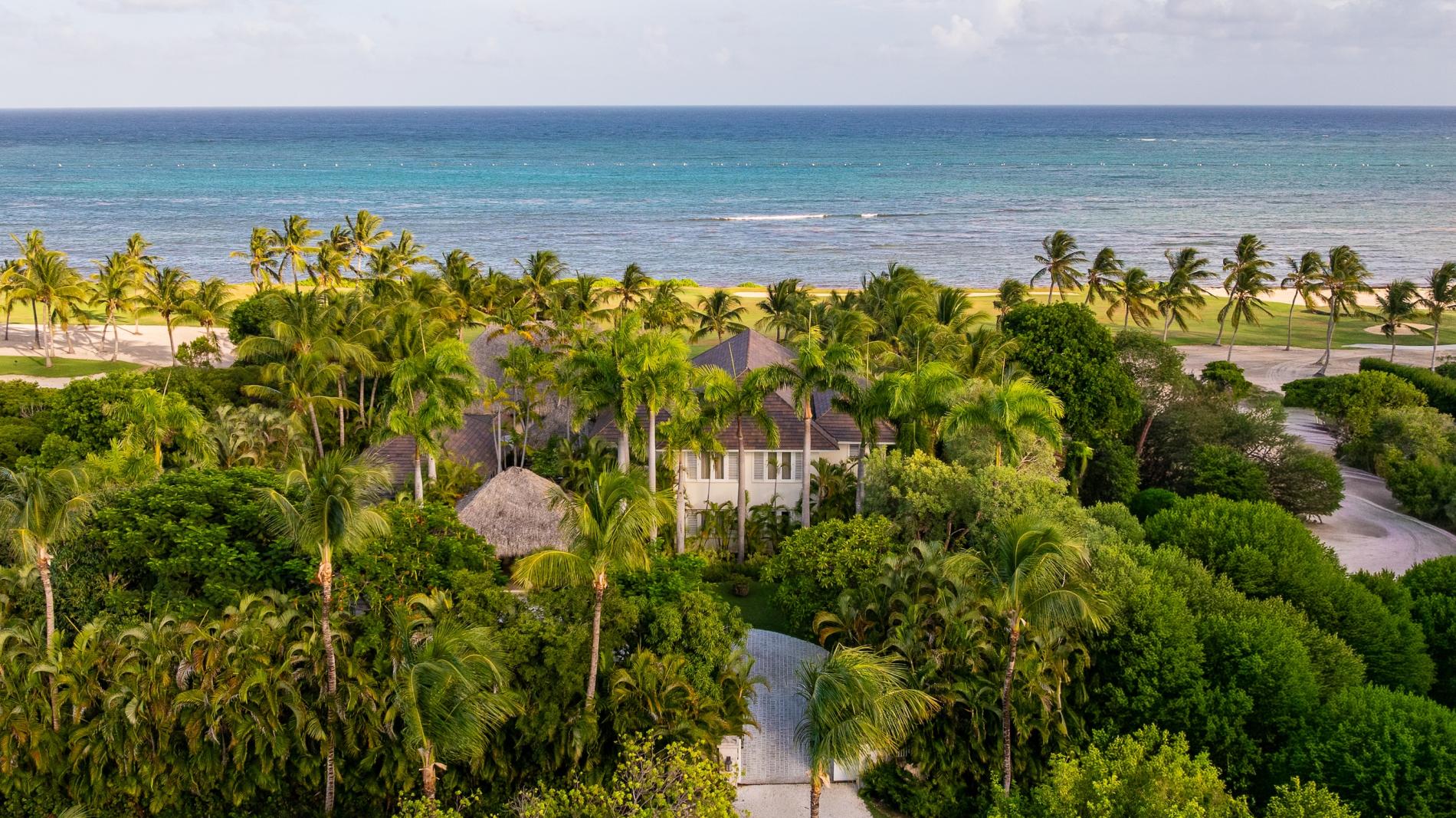Villa Alisio Bermejo Macao Punta Cana: Luxury 7-Bedroom Villa with Private Pool and Tennis Court, Punta Cana