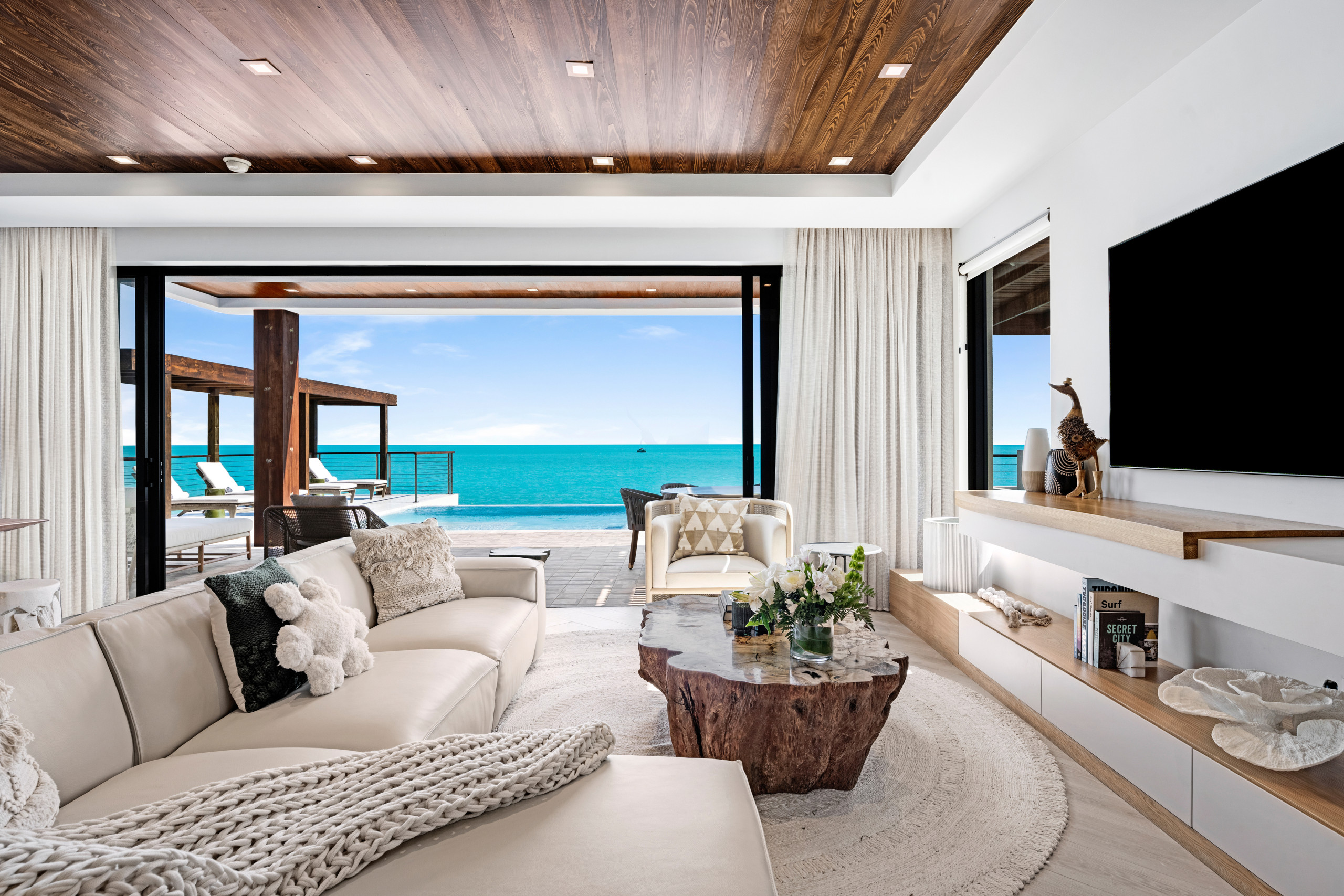 Villa Alisio Bluefish Providenciales: Luxury 8-Bedroom Villa with Infinity Pool and Sea View, Turks and Caicos