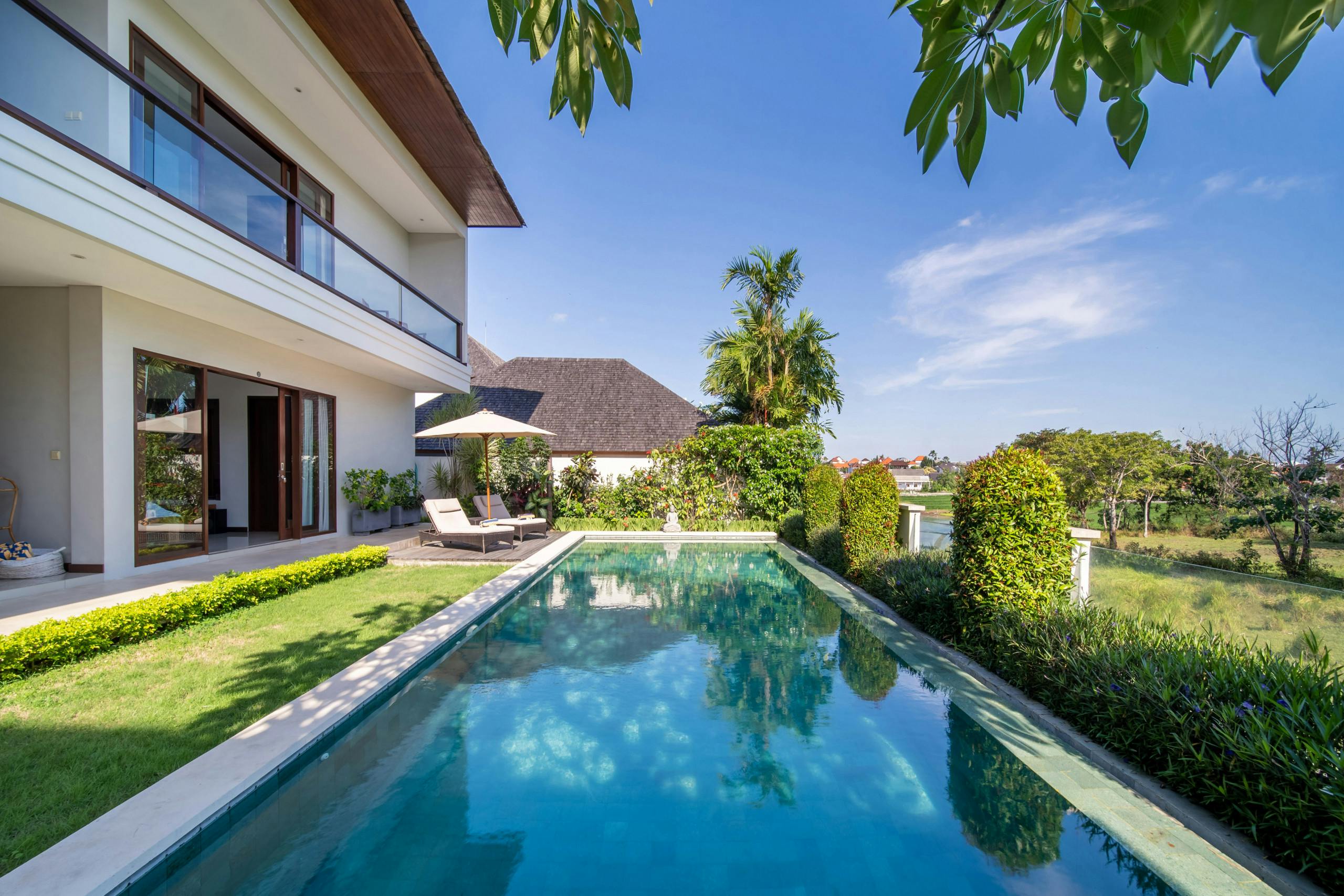 Villa Alisio Bumbak Canggu: Luxury 3-Bedroom Villa with Private Pool and Spa, Bali