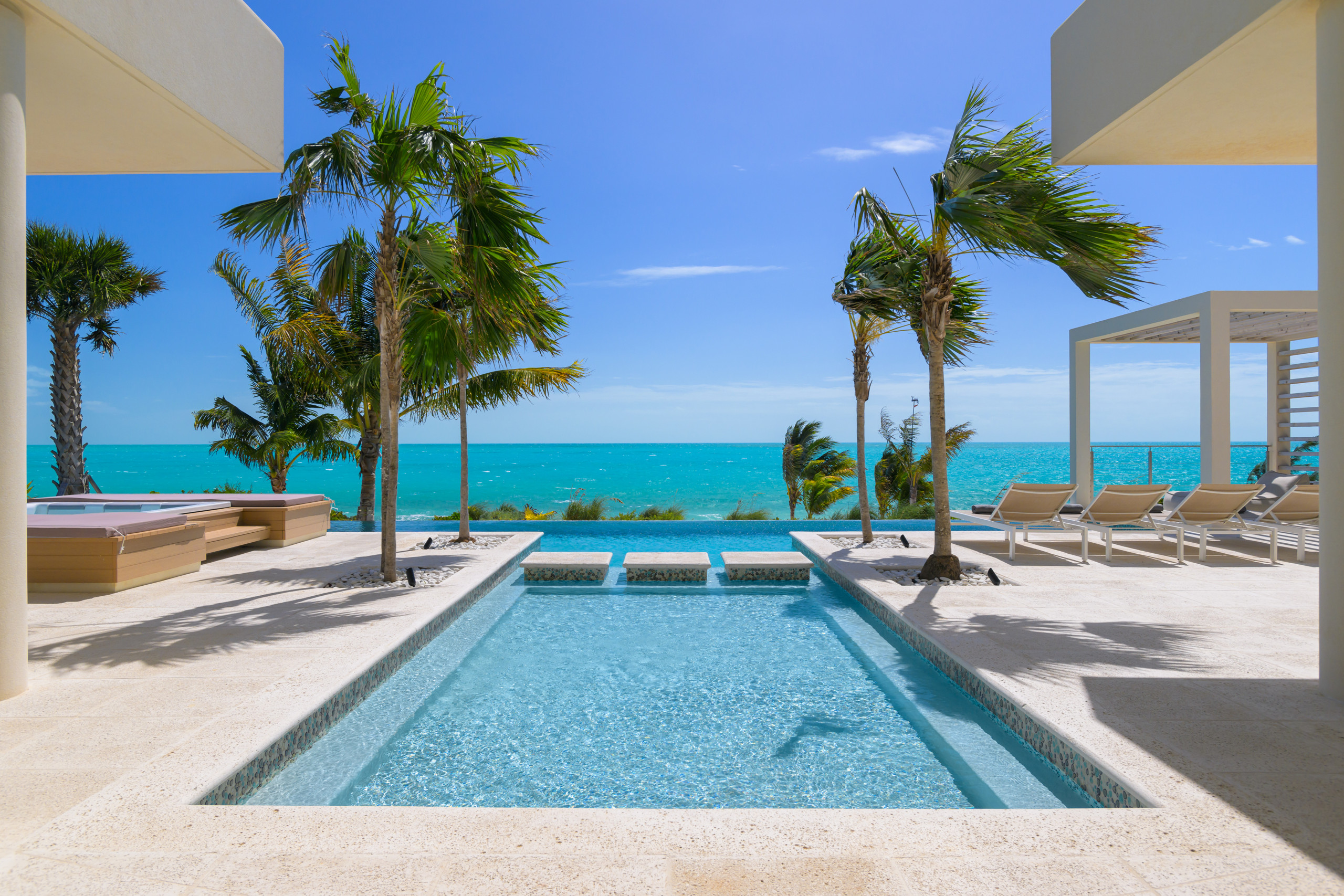 Villa Alisio Coralita Grace Bay: Luxury 4-Bedroom Villa with Private Pool and Tennis Court, Turks and Caicos
