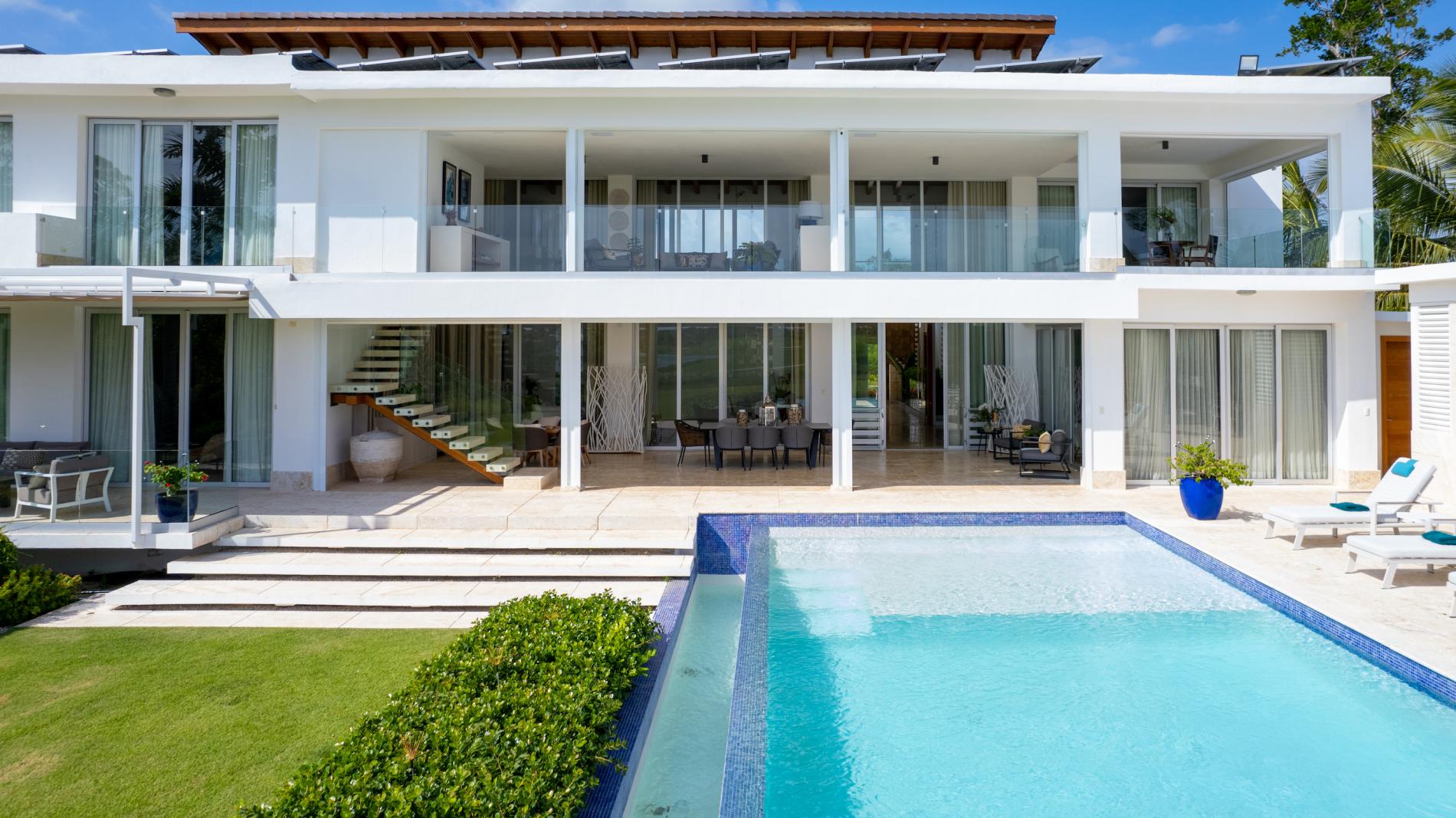 Villa Alisio Dorado Bávaro: Luxury 5-Bedroom Villa with Private Pool and Tennis Court, Bávaro Dominican Republic