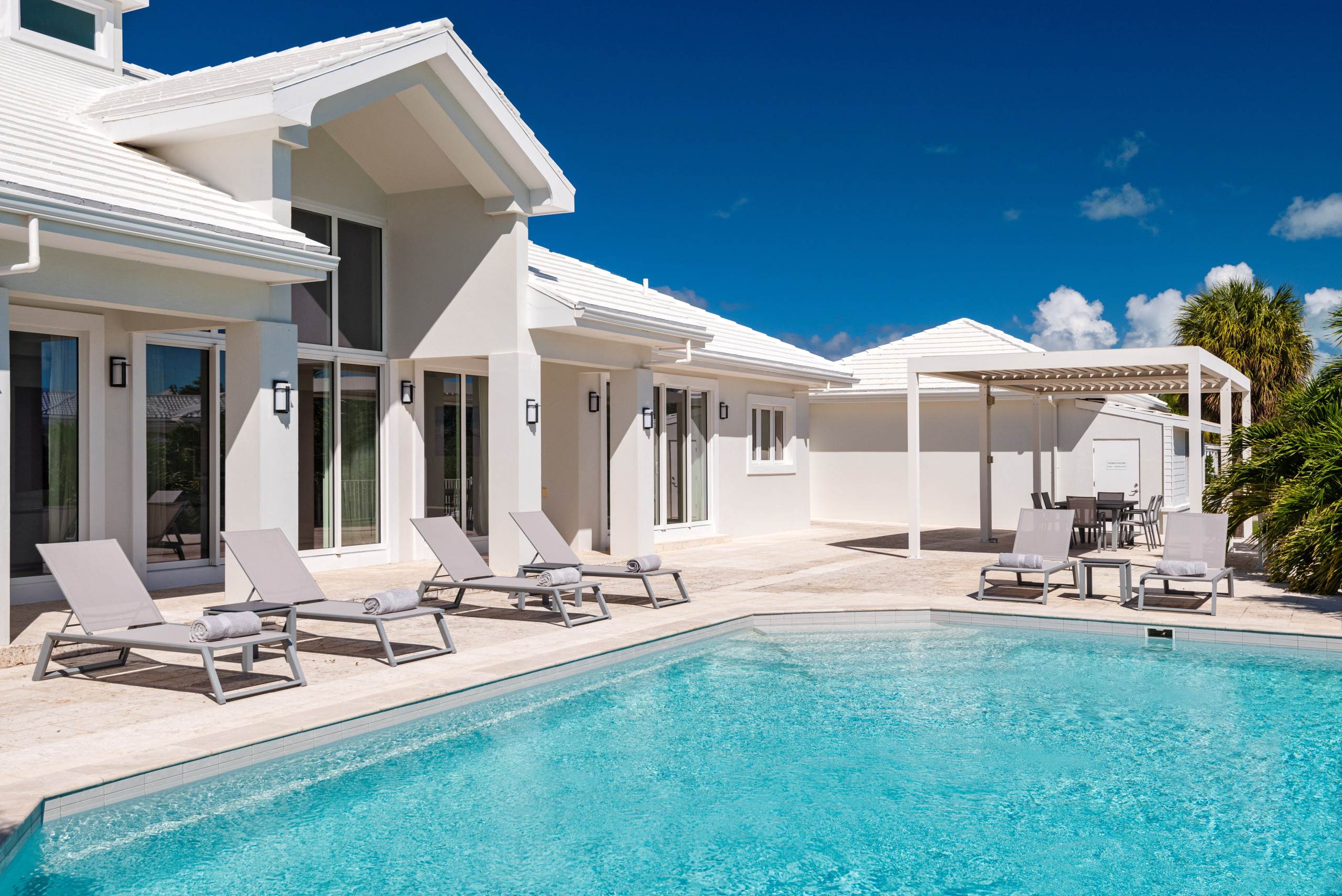 Villa Alisio Grace Bay Turks: Luxury 4-Bedroom Villa with Private Pool and Sea Views, Turks and Caicos