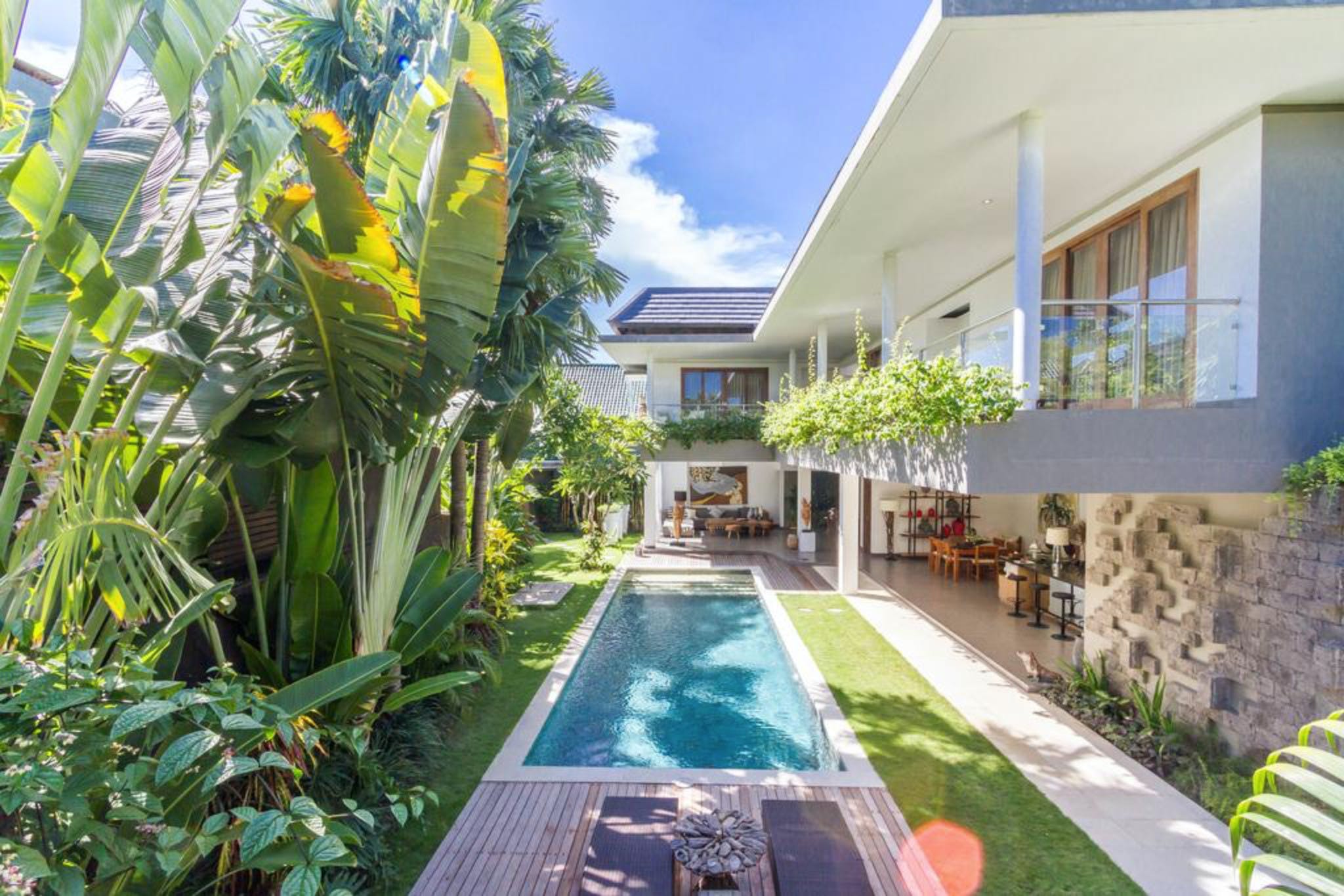 Villa Alisio Kerobokan Bali: Luxury 3-Bedroom Villa with Private Pool and Sea Views, Bali
