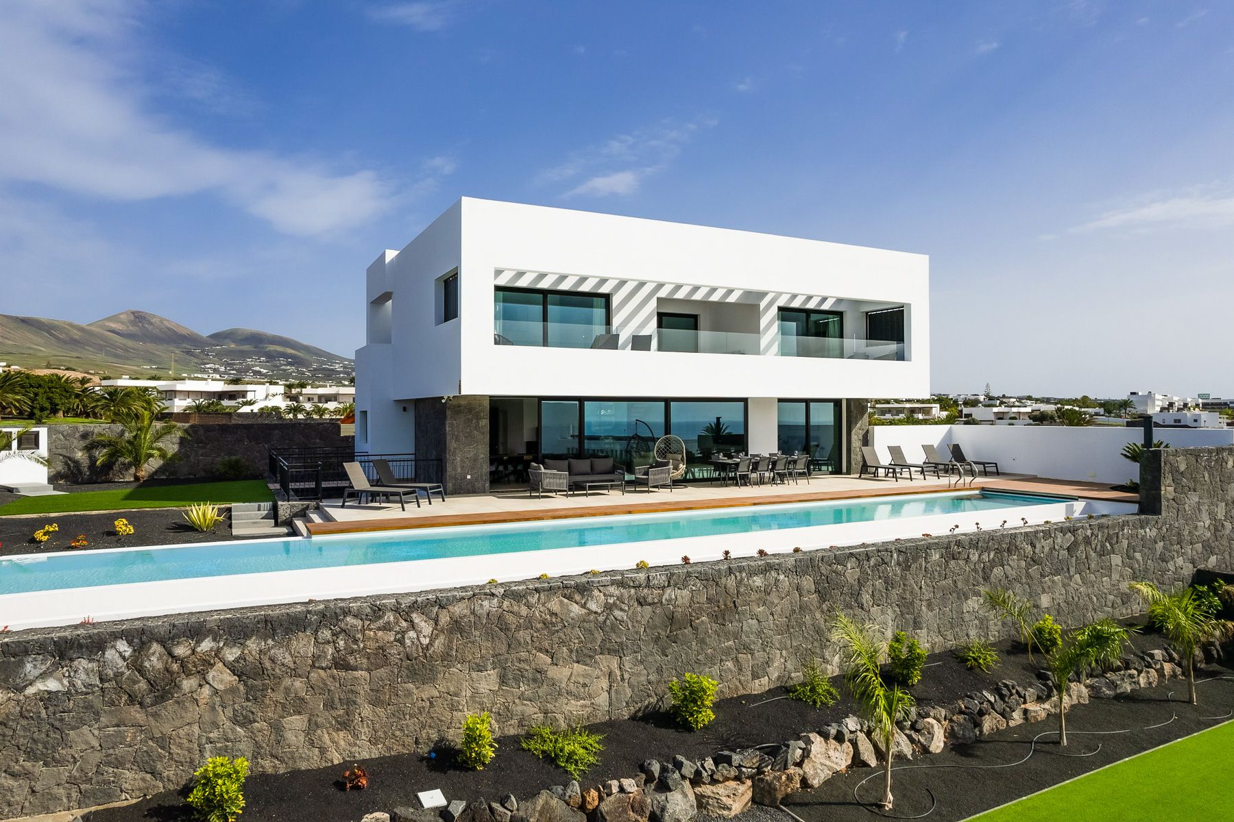Villa Alisio Montaña Calero: 5-Bedroom Sea View Villa with Heated Pool and Spa in Puerto