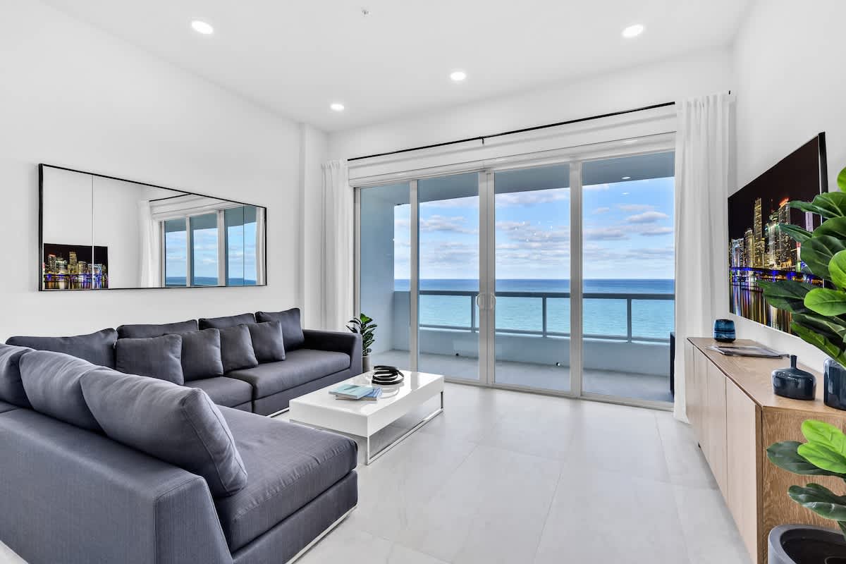 Villa Alisio Normandy Miami Beach: Luxury 2-Bedroom Penthouse with Ocean Views and Private Parking, Miami Beach