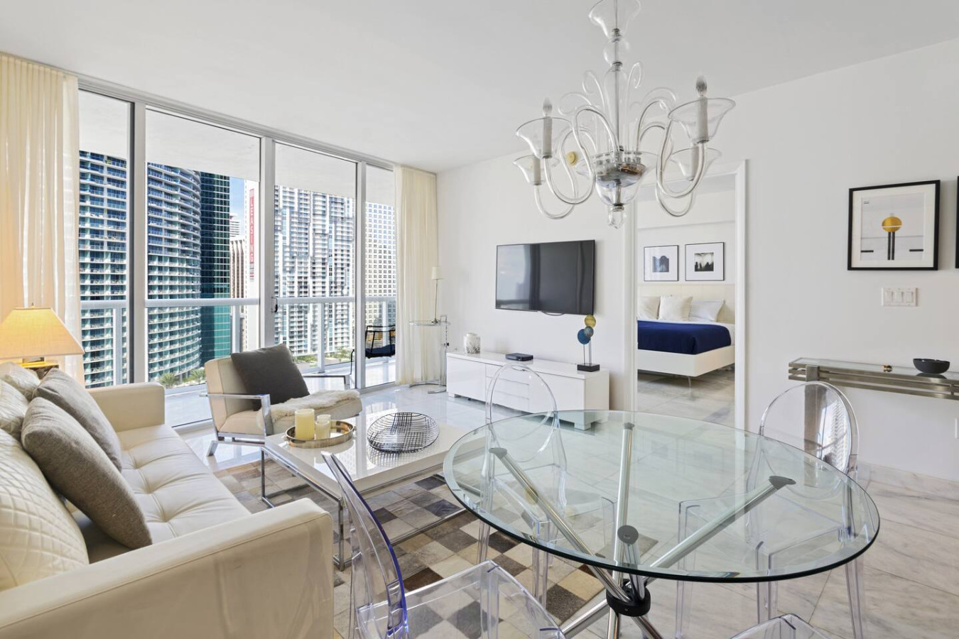 Villa Alisio Rickenbacker Miami: Luxury 1-Bedroom Apartment with Spa and Sea Views, Miami