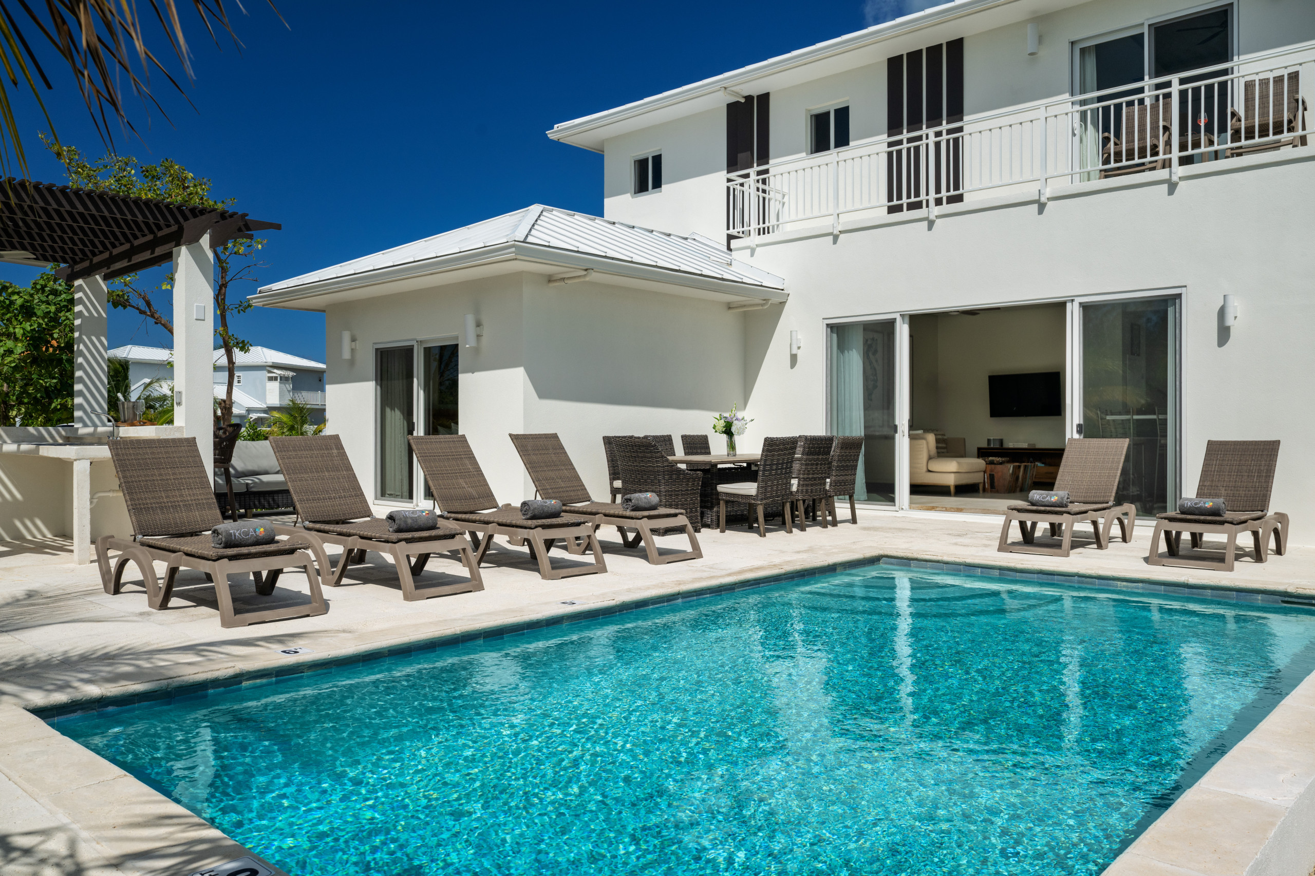 Villa Alisio Safira Blue Hills: Luxury 4-Bedroom Villa with Private Pool and Sea Views, Turks and Caicos Islands