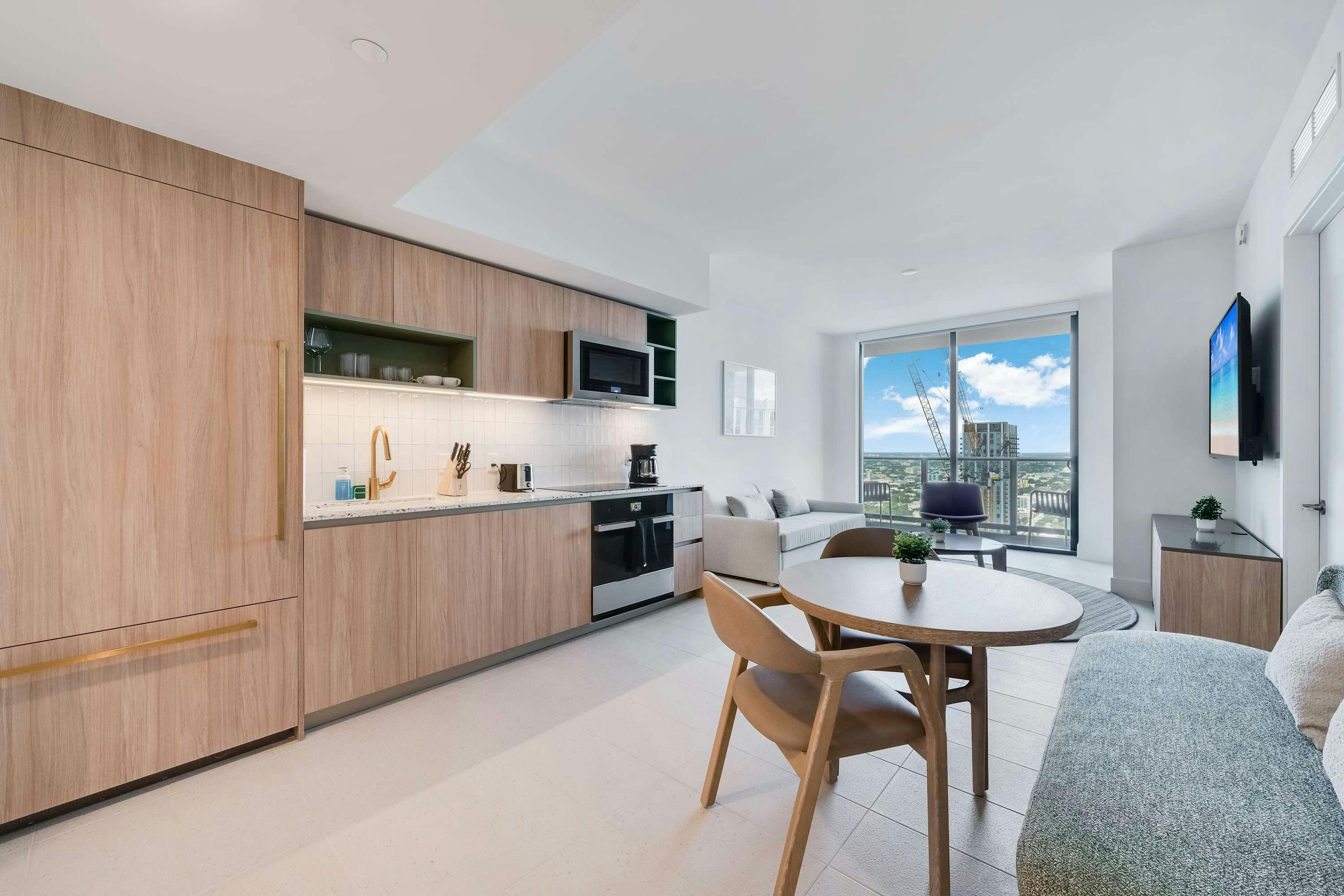 Villa Alisio Watson Coral: Luxury 1-Bedroom Apartment with Pool and Gym, Downtown Miami