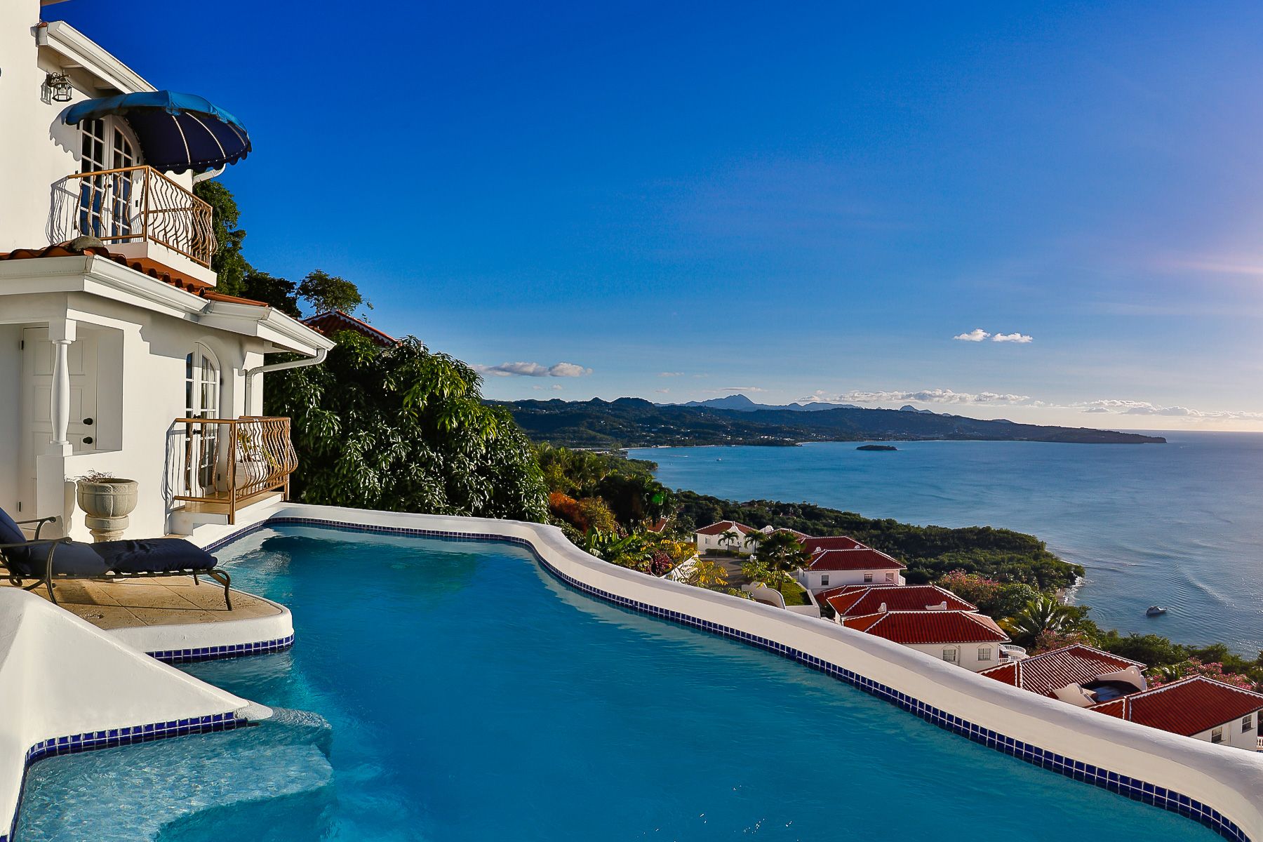 Villa Alizé Reduit Rodney: 3 Bedroom Beachfront Villa with Private Pool and Sea Views i