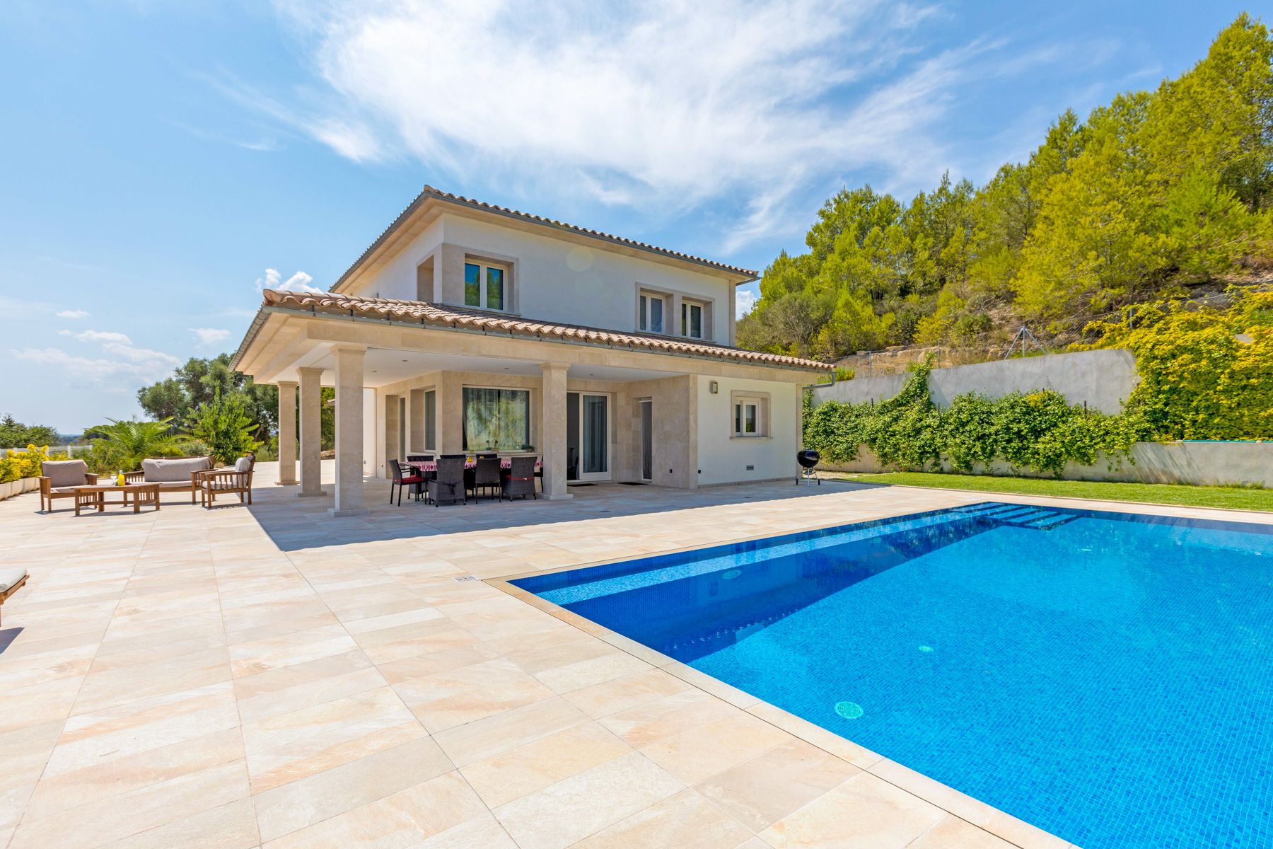 Villa Aljub Randa Mallorca: 4-Bedroom Countryside Villa with Pool and Panoramic Views in