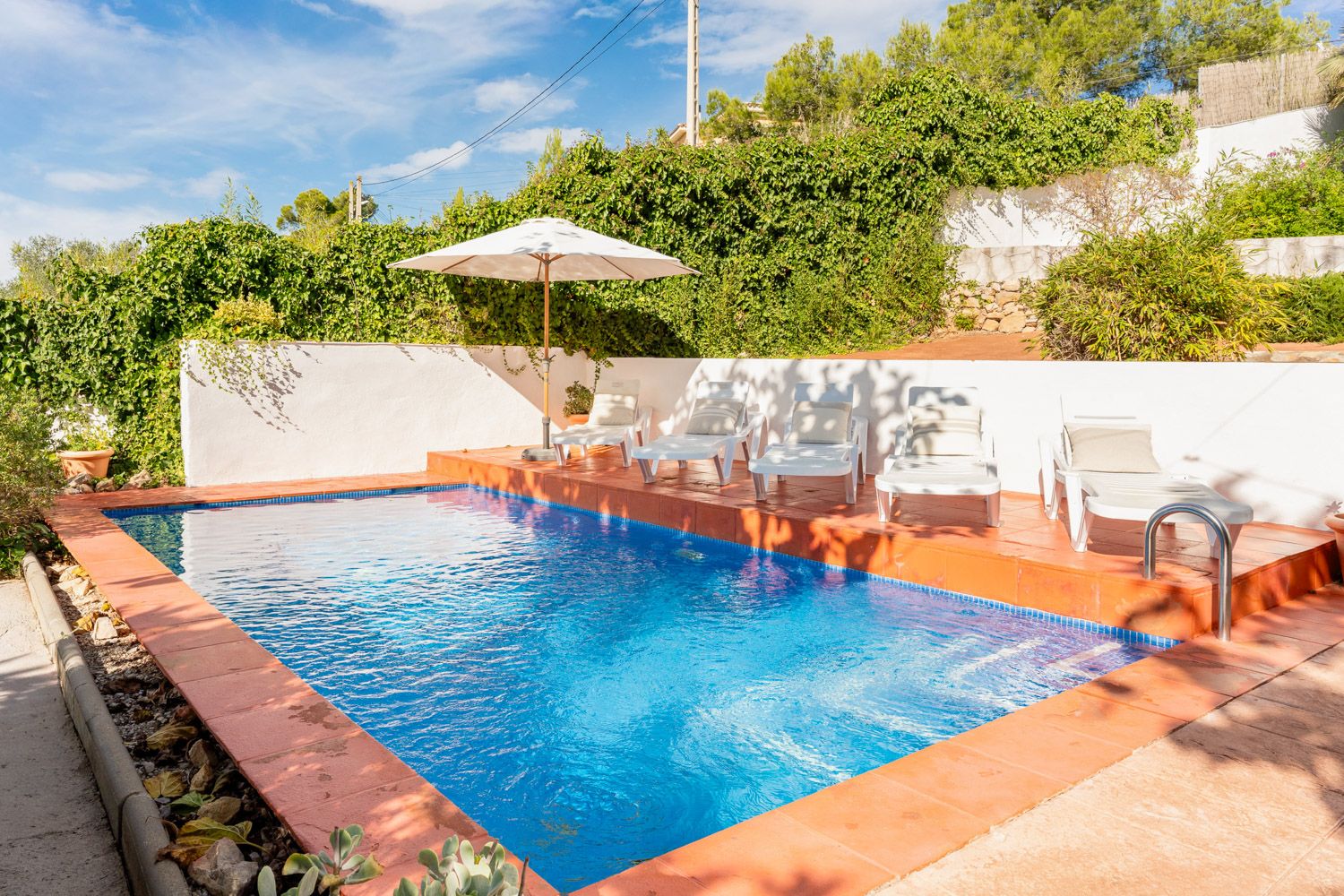 Villa Almendra Plana Sitges: 3-Bedroom Villa with Private Pool and Spa Near Sitges, Olive