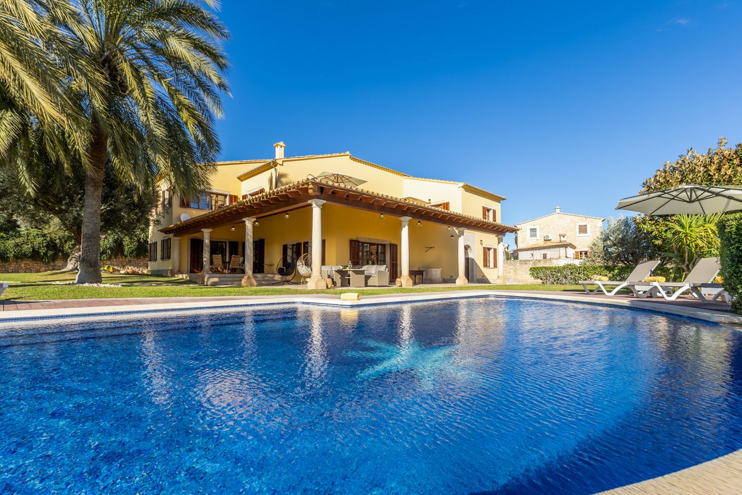 Villa Almendro Caimari Selva: 5-Bedroom Villa with Spa, Panoramic Views & Pool in Rural Ma