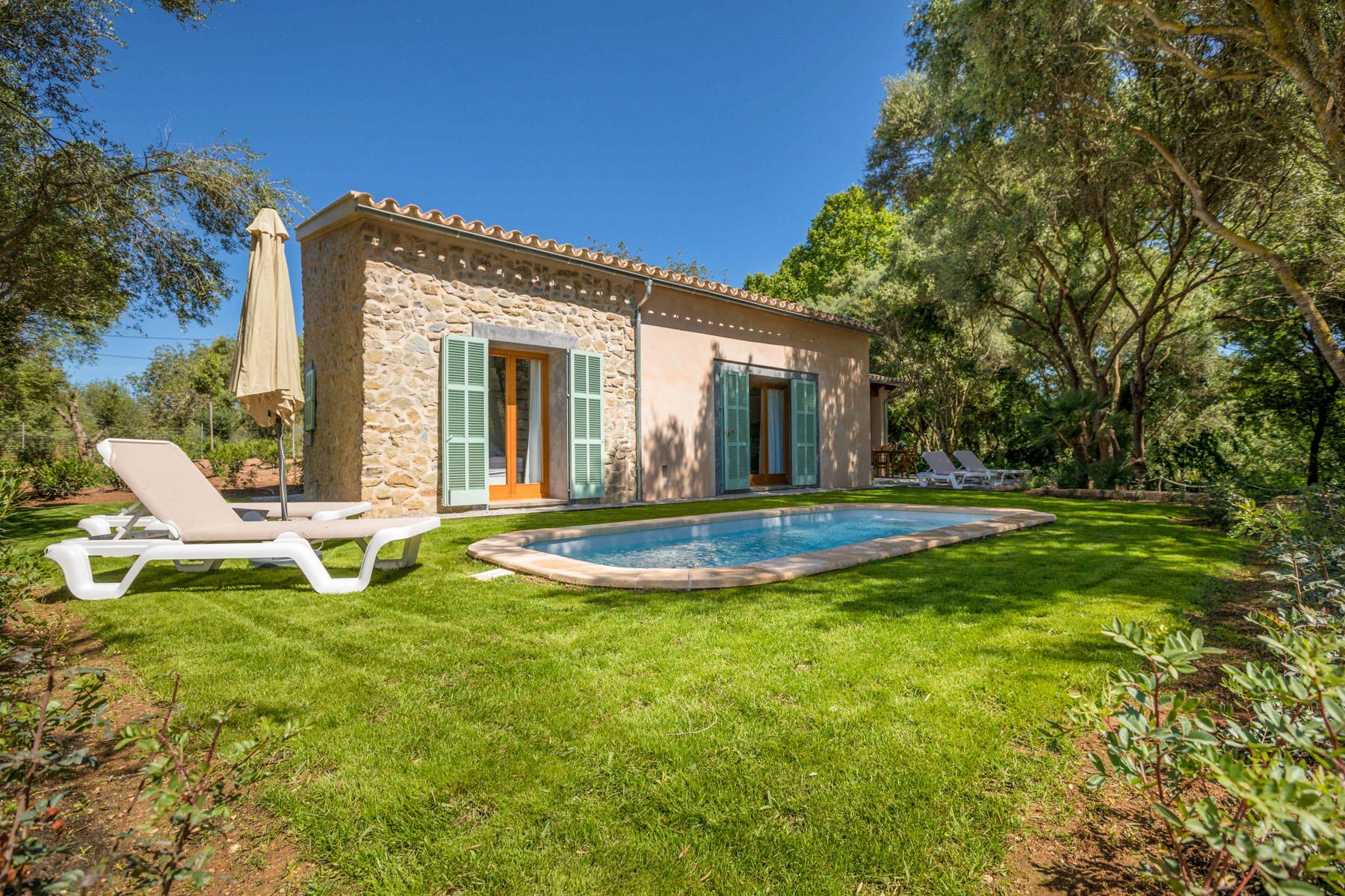 Villa Almendro Canyamel Capdepera: 1-Bedroom Romantic Countryside Retreat with Spa in Rural Mal
