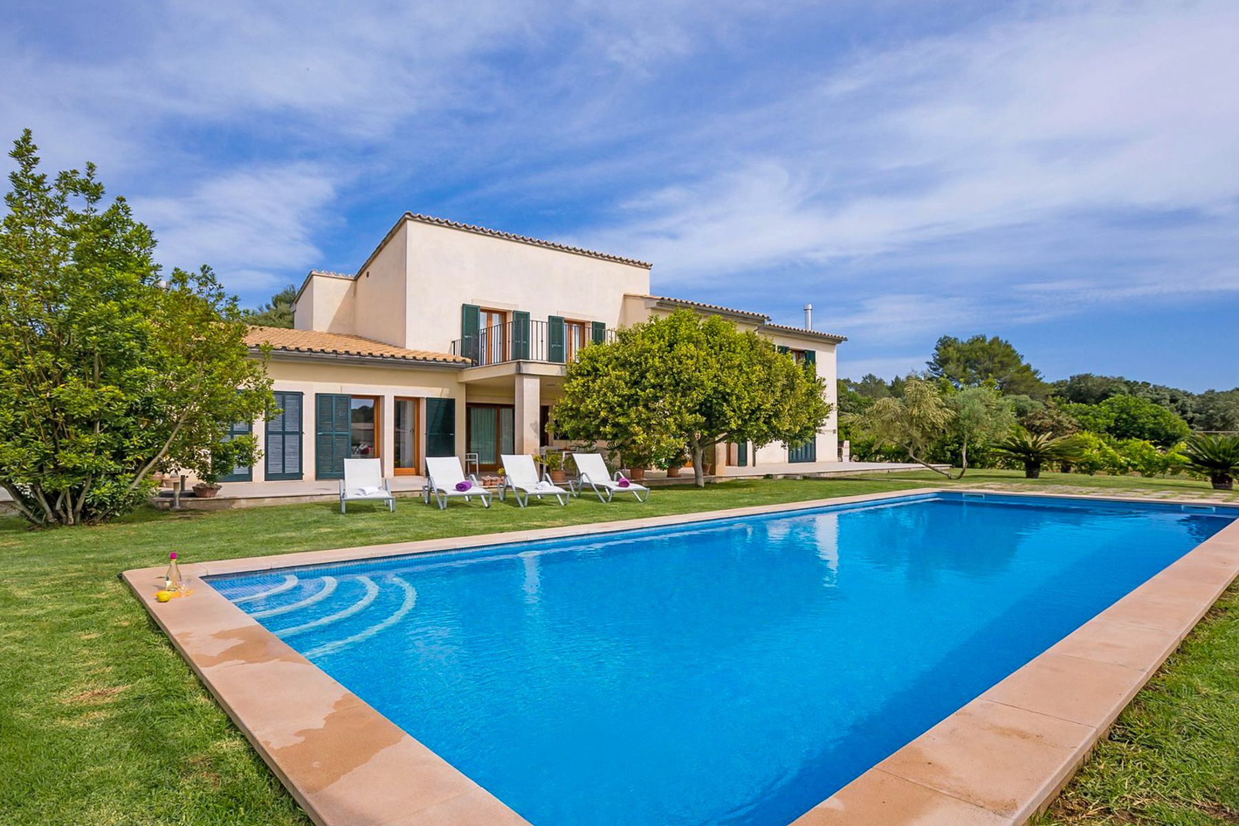 Villa Almendro Crestatx SaPobla: 4-Bedroom Countryside Villa with Private Pool and Spa in Sa