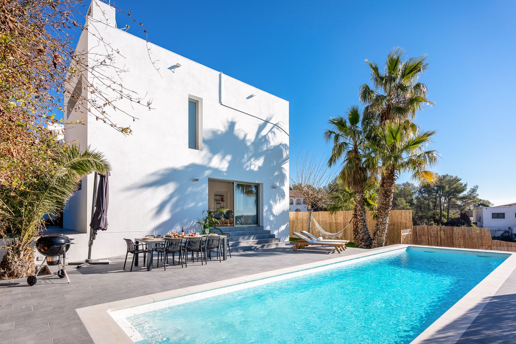 Villa Almendro Plana Sitges: 4-Bedroom Hillside Villa with Sea Views and Spa near Sitges,