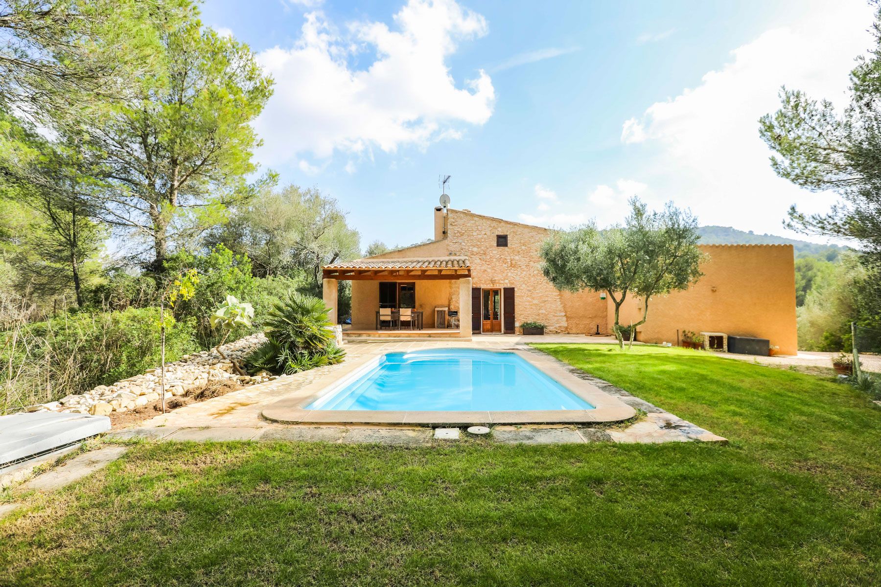 Villa Almendro Randa Mallorca: 3-Bedroom Woodland Retreat with Spa in Rural Mallorca | Priv