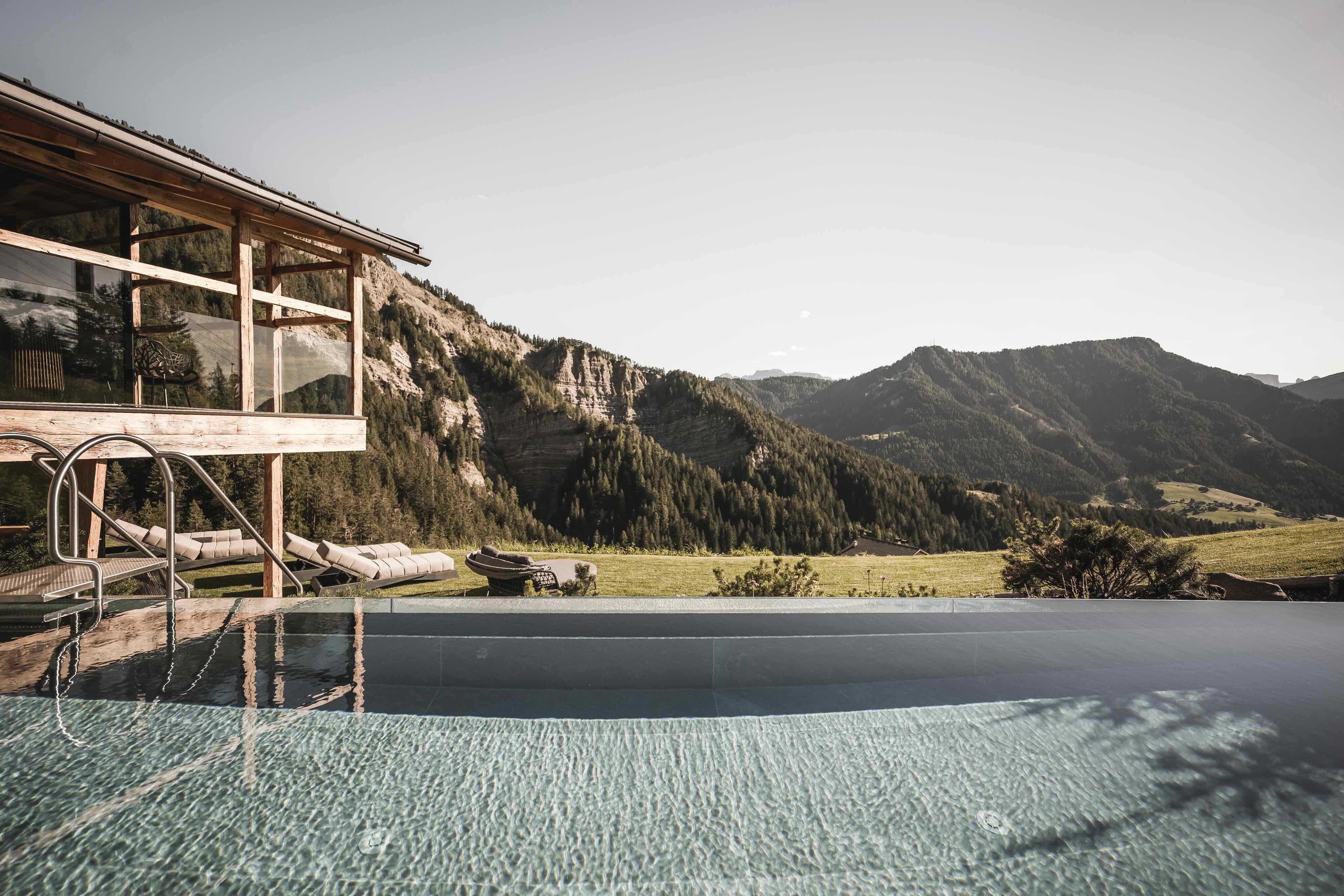 Villa Amaranto Belvedere Abano: Luxury 3-Bedroom Villa with Spa, Gym, and Heated Pool in Padua
