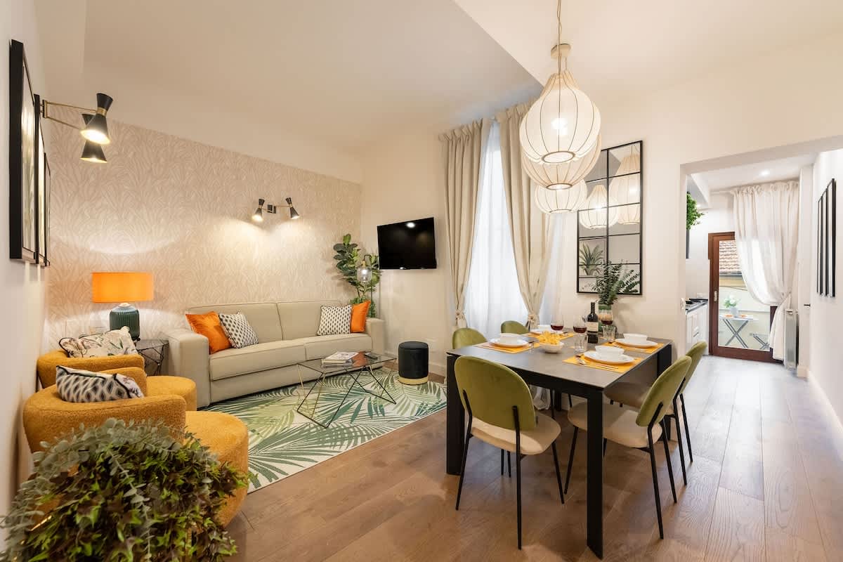 Villa Amaranto Belvedere Accademia Firenze: Luxury 3-Bedroom Apartment with Spa and Air-Con in Florence Accademia
