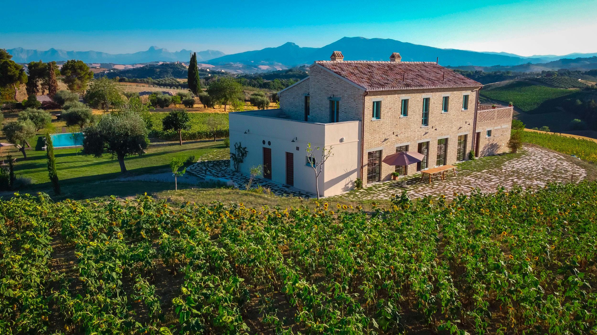 Villa Amaranto Belvedere Montecarotto: Luxury 5-Bedroom Villa with Private Pool and Air-Con, Montecarotto Marche