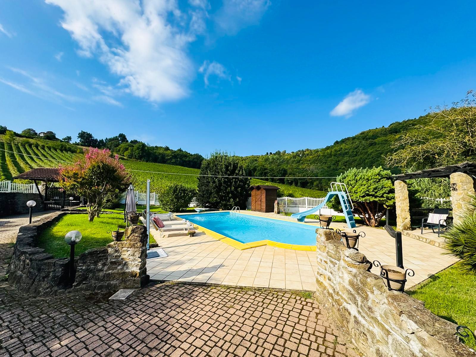 Villa Amaranto Casale Monferrato: 5-Bedroom Villa with Pool and Vineyard Views in Piedmont Ita