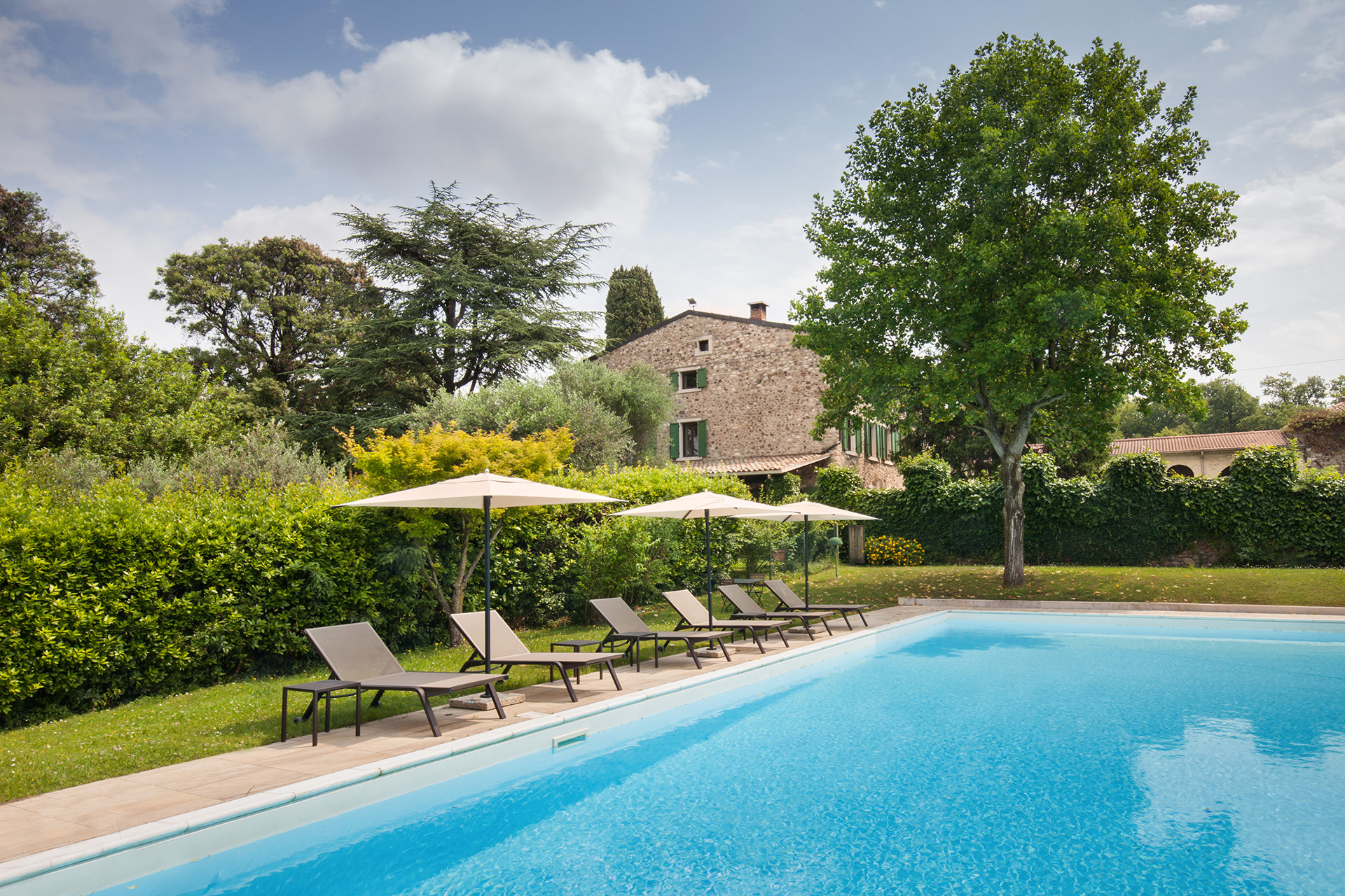 Villa Amaranto Colombare Verona: Luxury 6-Bedroom Villa with Air Conditioning and Private Parking, Verona