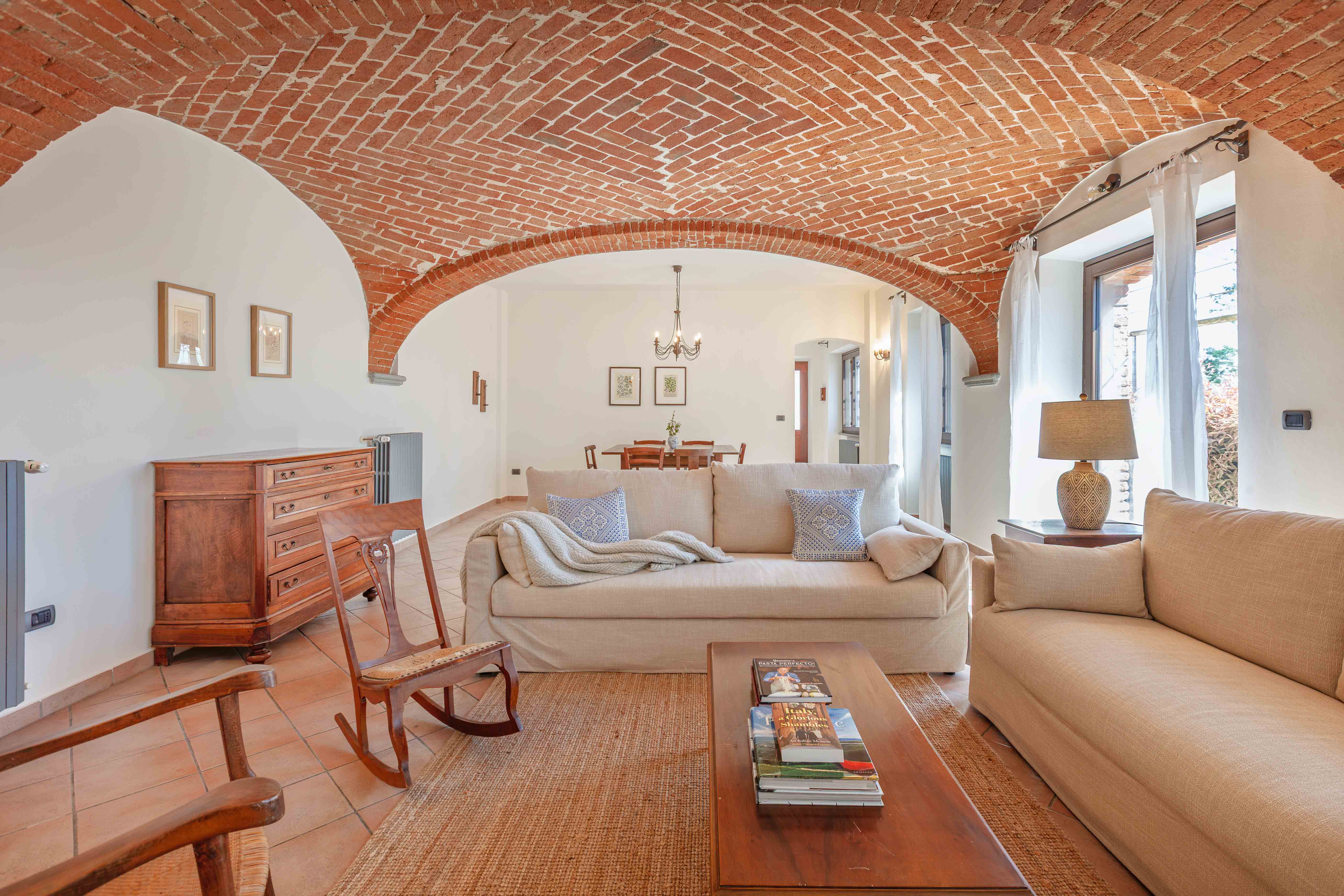 Villa Amaranto Cortiglione Asti: Luxury 2-Bedroom Apartment with Shared Pool and BBQ, Asti