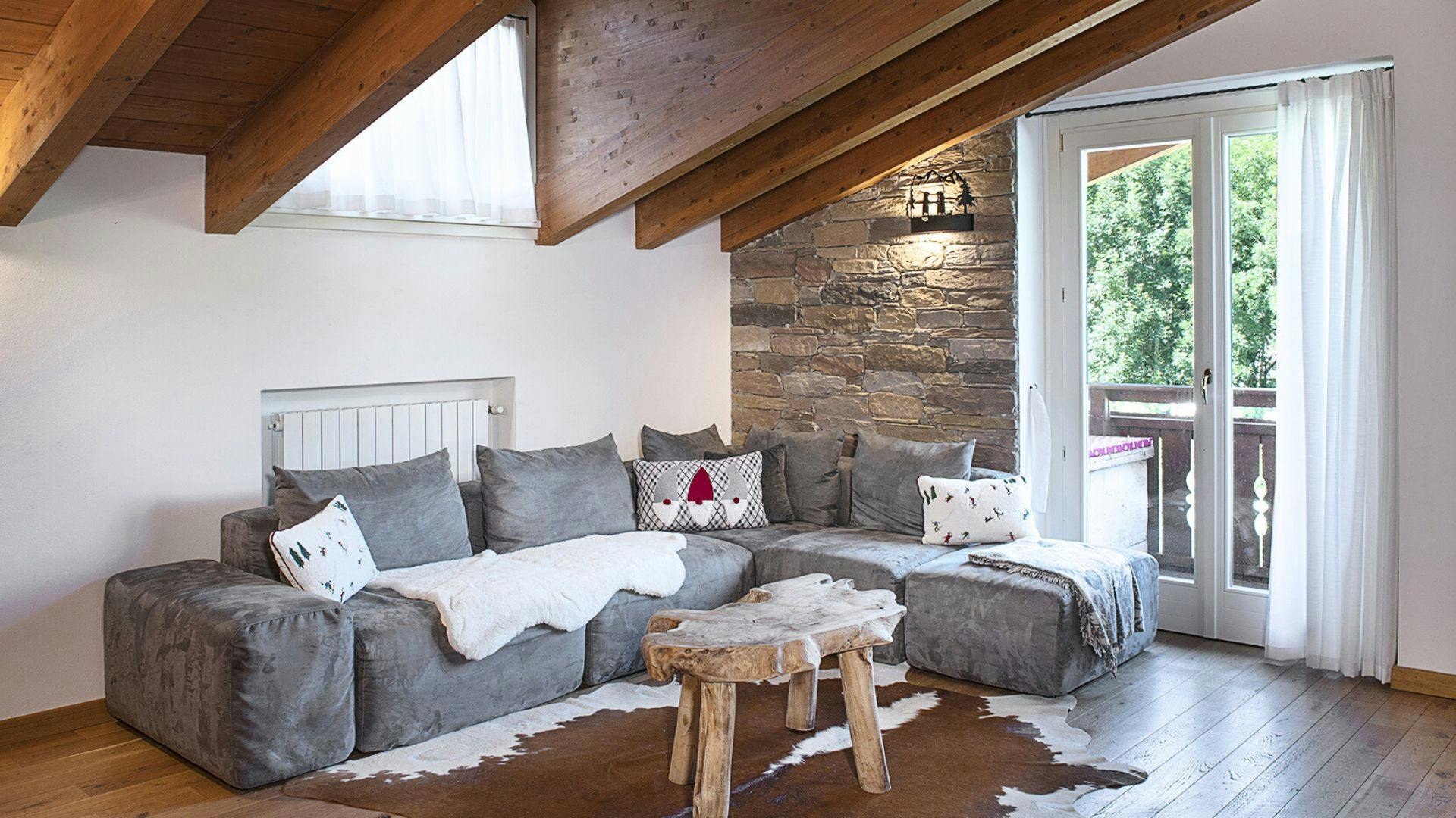 Villa Ruscello Esino Varenna: Luxury 3-Bedroom Villa with Spa and Ski Access, Varenna