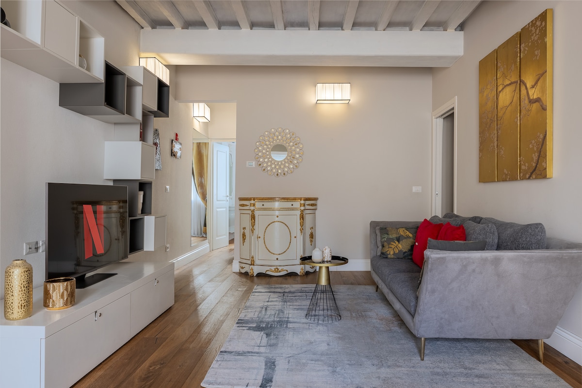 Villa Amaranto Loggia Novella Florence: Luxury 2-Bedroom Apartment with Air Conditioning in Santa Maria Novella, Florence