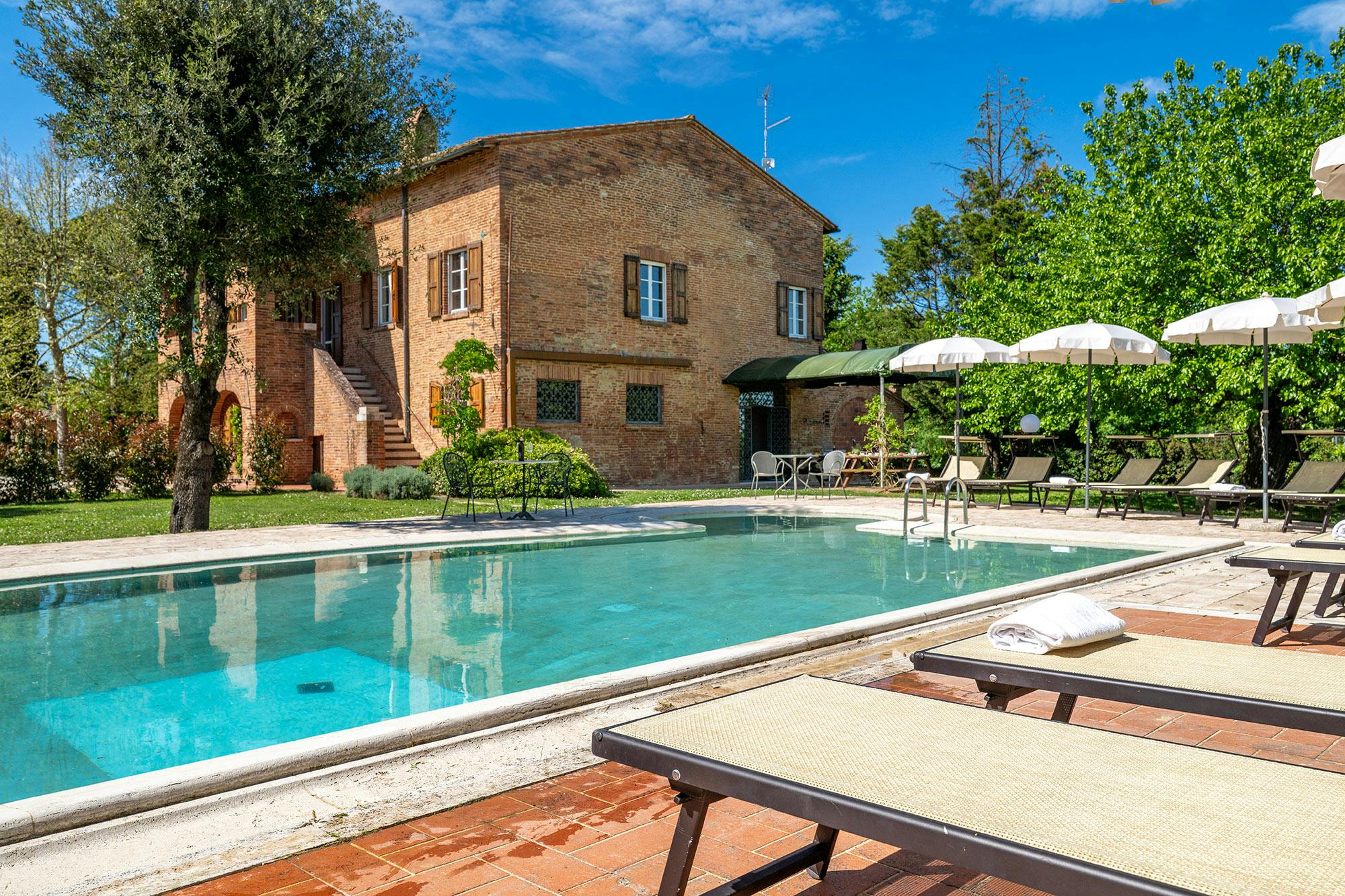 Villa Amaranto Poggio Cagnano Montepulciano: Luxury 7-Bedroom Villa with Private Pool and Hot Tub, Montepulciano