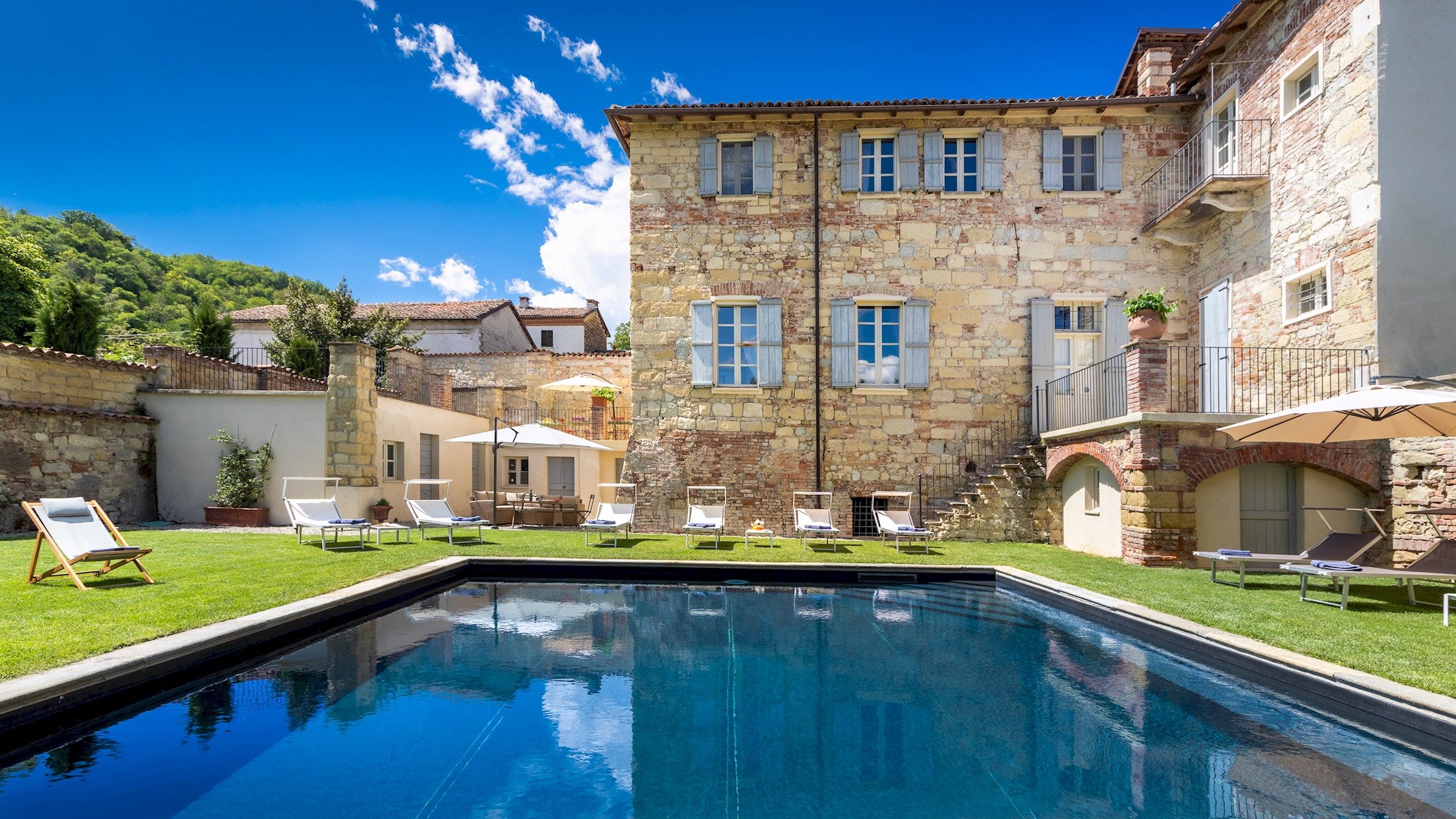 Villa Amaranto Poggio Quargnento Alessandria: Luxury 7-Bedroom Villa with Private Pool and Spa, Alessandria