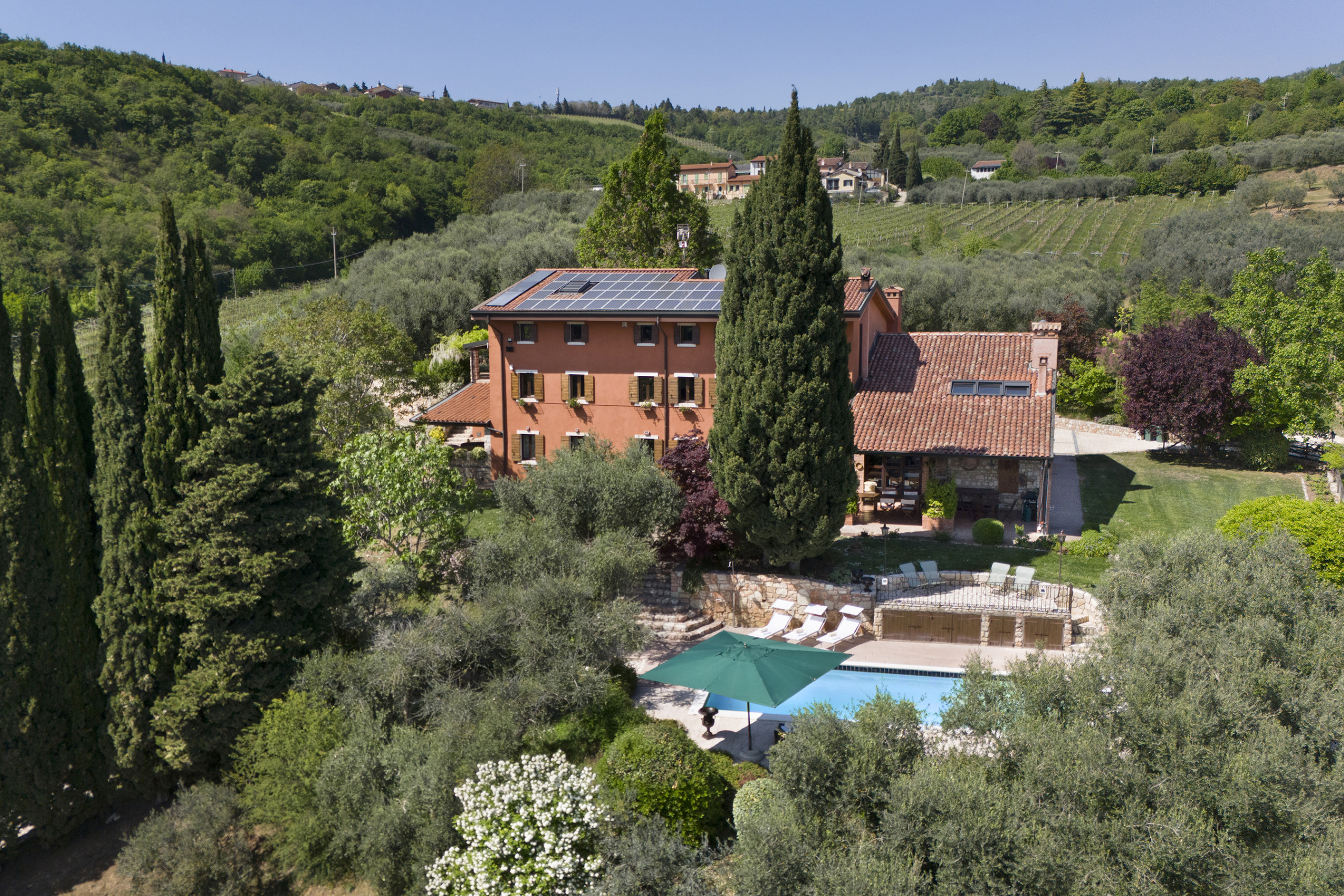 Villa Amaranto Poggio San Floriano Verona: Luxury 7-Bedroom Villa with Private Pool and Air Conditioning, Verona