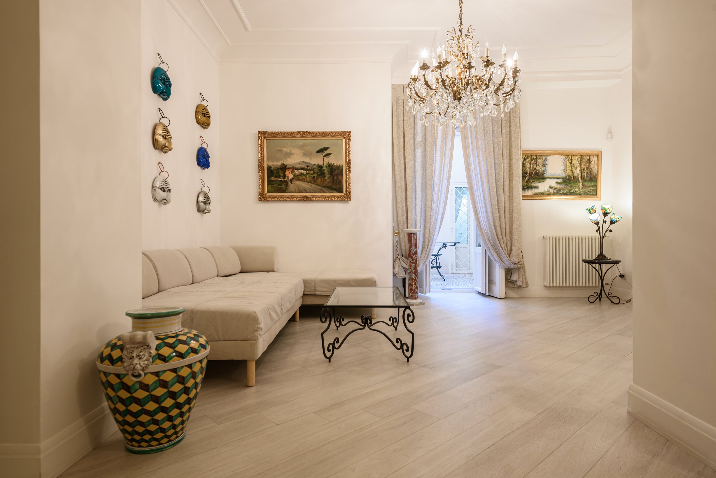 Villa Amaranto Poggioreale Napoli: Luxury 4-Bedroom Apartment with Spa and Air-Con in Napoli City Centre