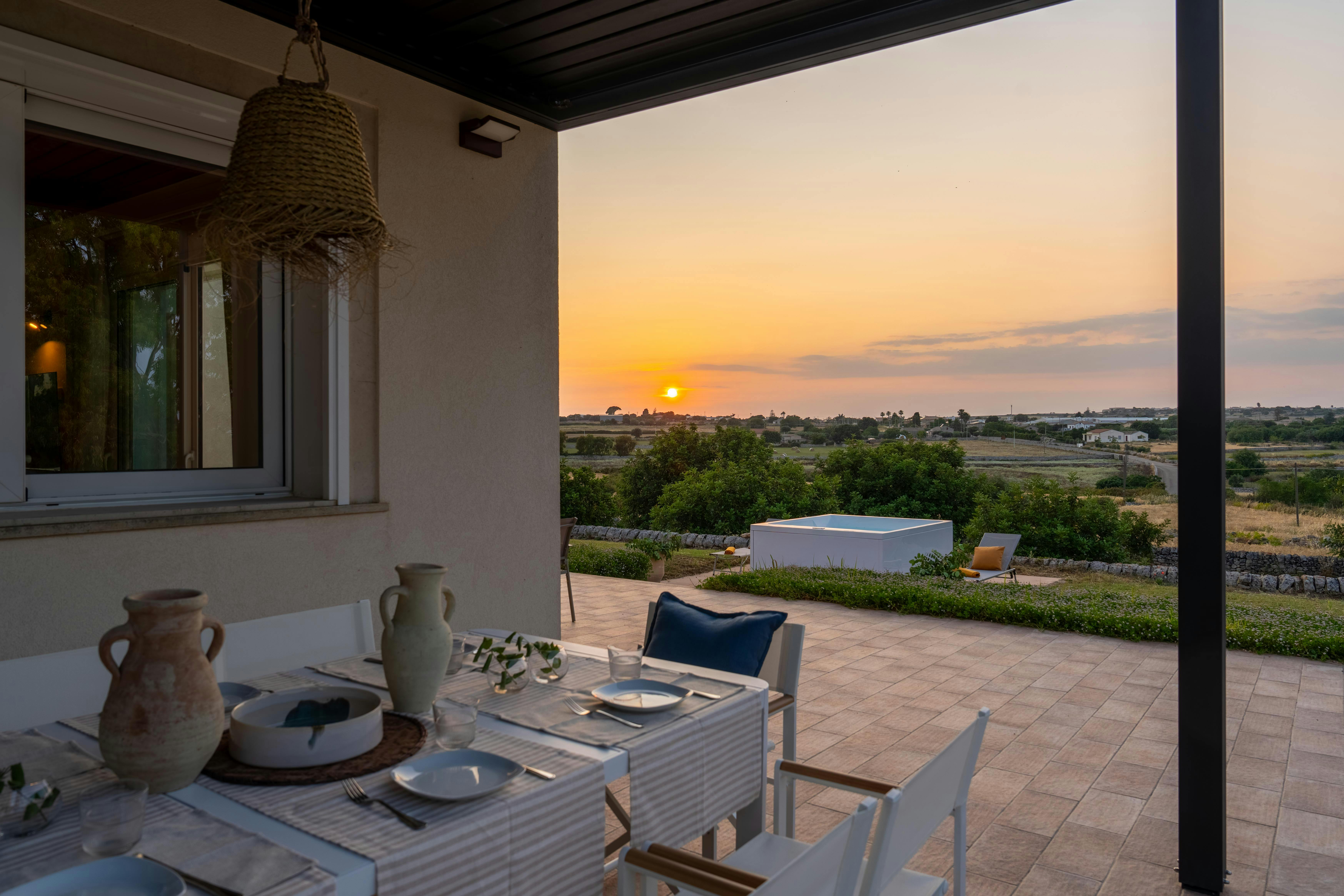 Villa Amaranto Ragusa Ibla Ragusa: Luxury 4-Bedroom Villa with Hot Tub and Private Parking, Ragusa