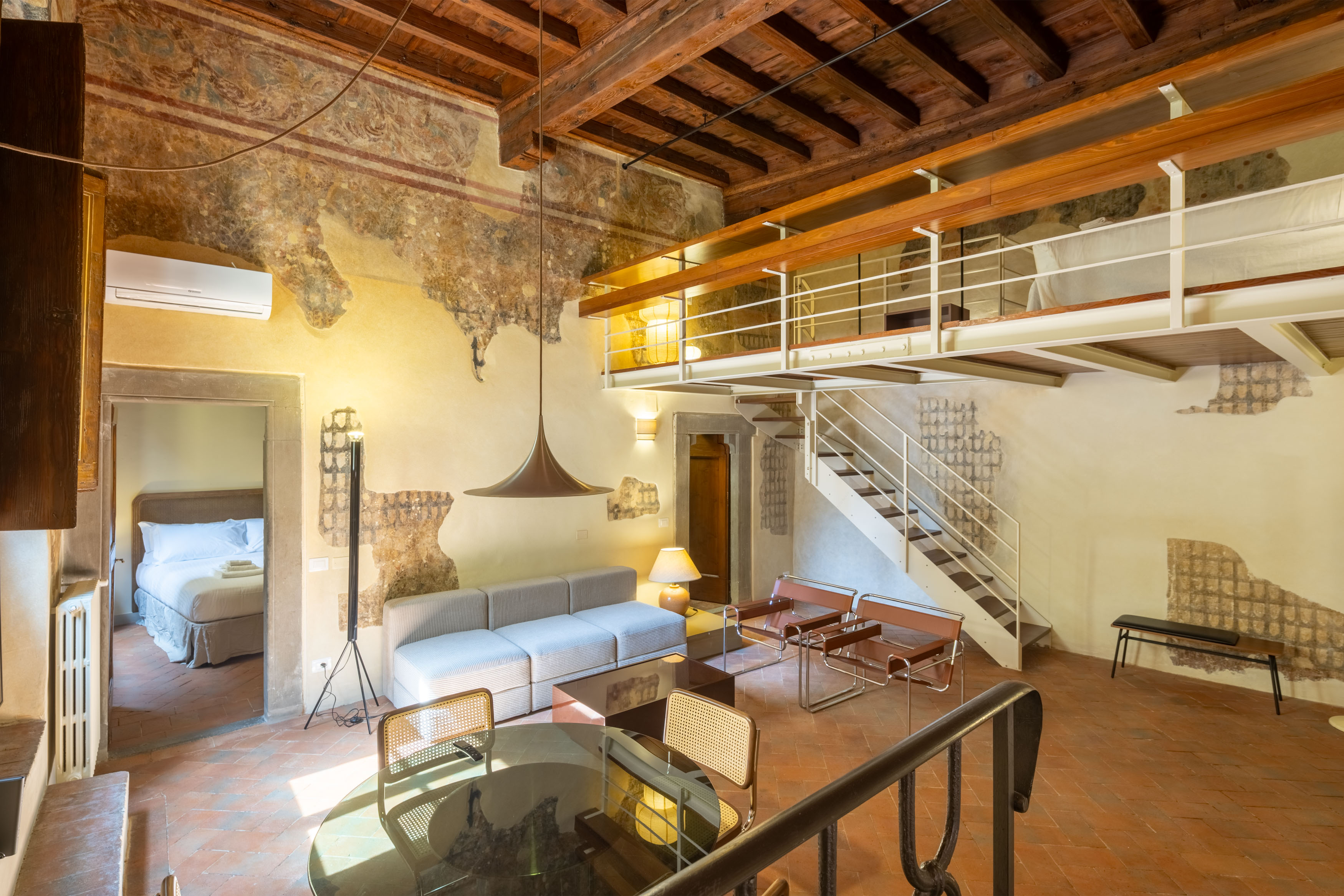 Villa Amaranto San Niccolò Firenze: Luxury 2-Bedroom Apartment with Spa and Air-Con in Duomo, Florence