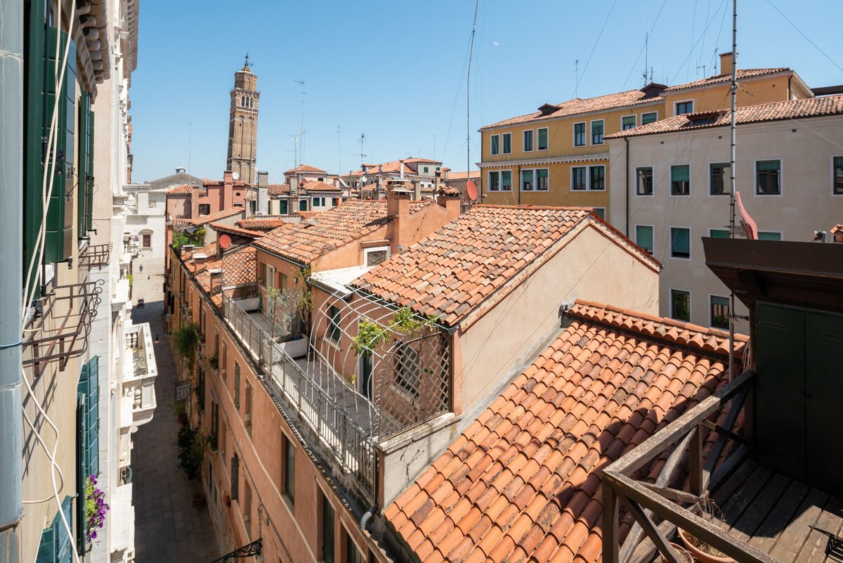 Villa Amaranto Santo Stefano Venezia: Luxury 2-Bedroom Apartment with Sea Views, San Marco Venice