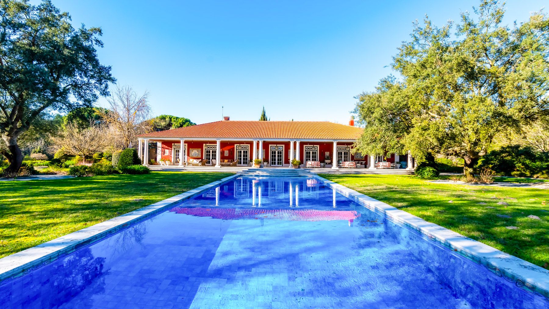 Villa Âmbar Dourada Albufeira: 5-Bedroom Mountain View Retreat with Spa and Fireplace in Po
