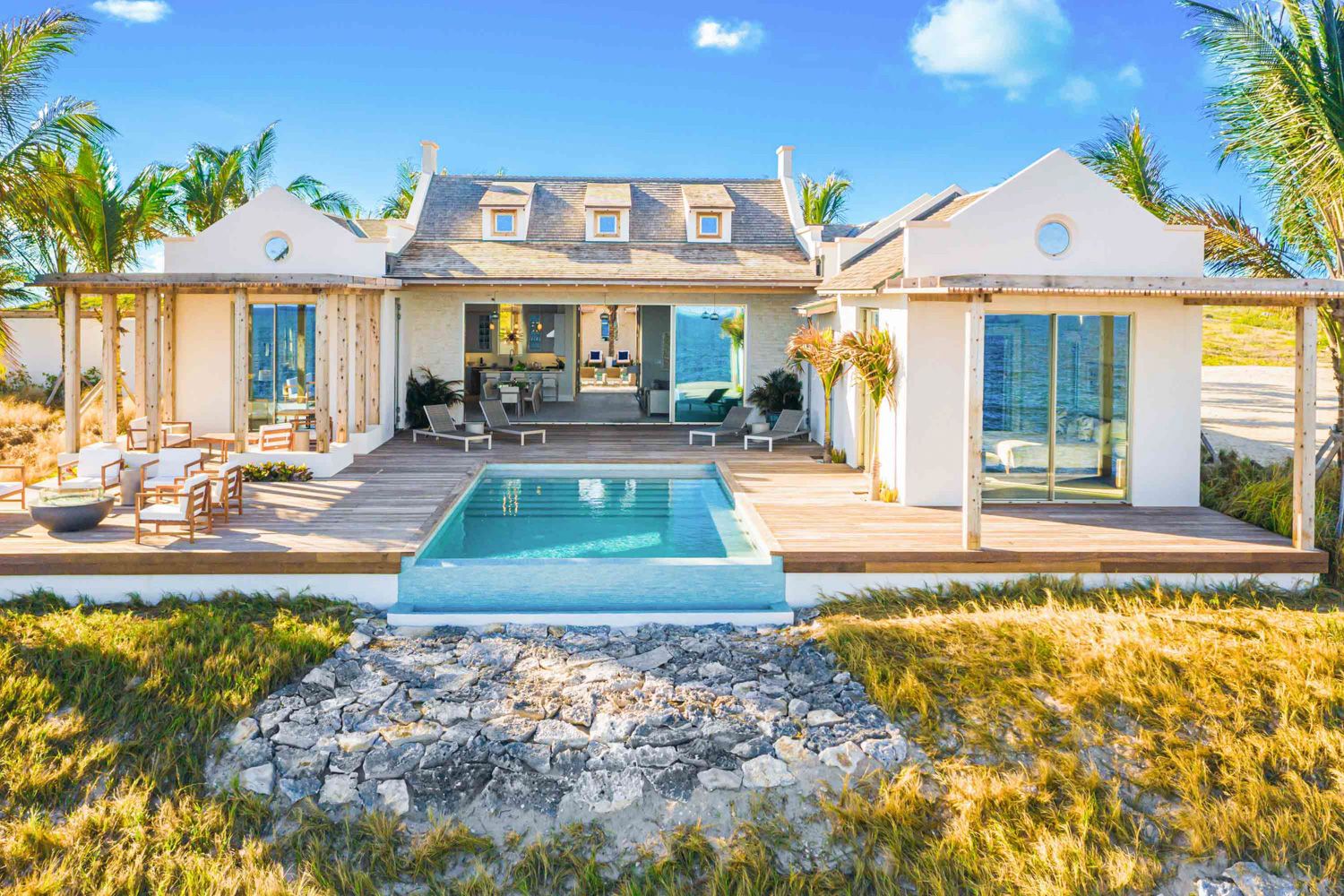 Villa Ámbar Meridian Ambergris: 6-Bedroom Beachfront Private Island Villa with Heated Pool i