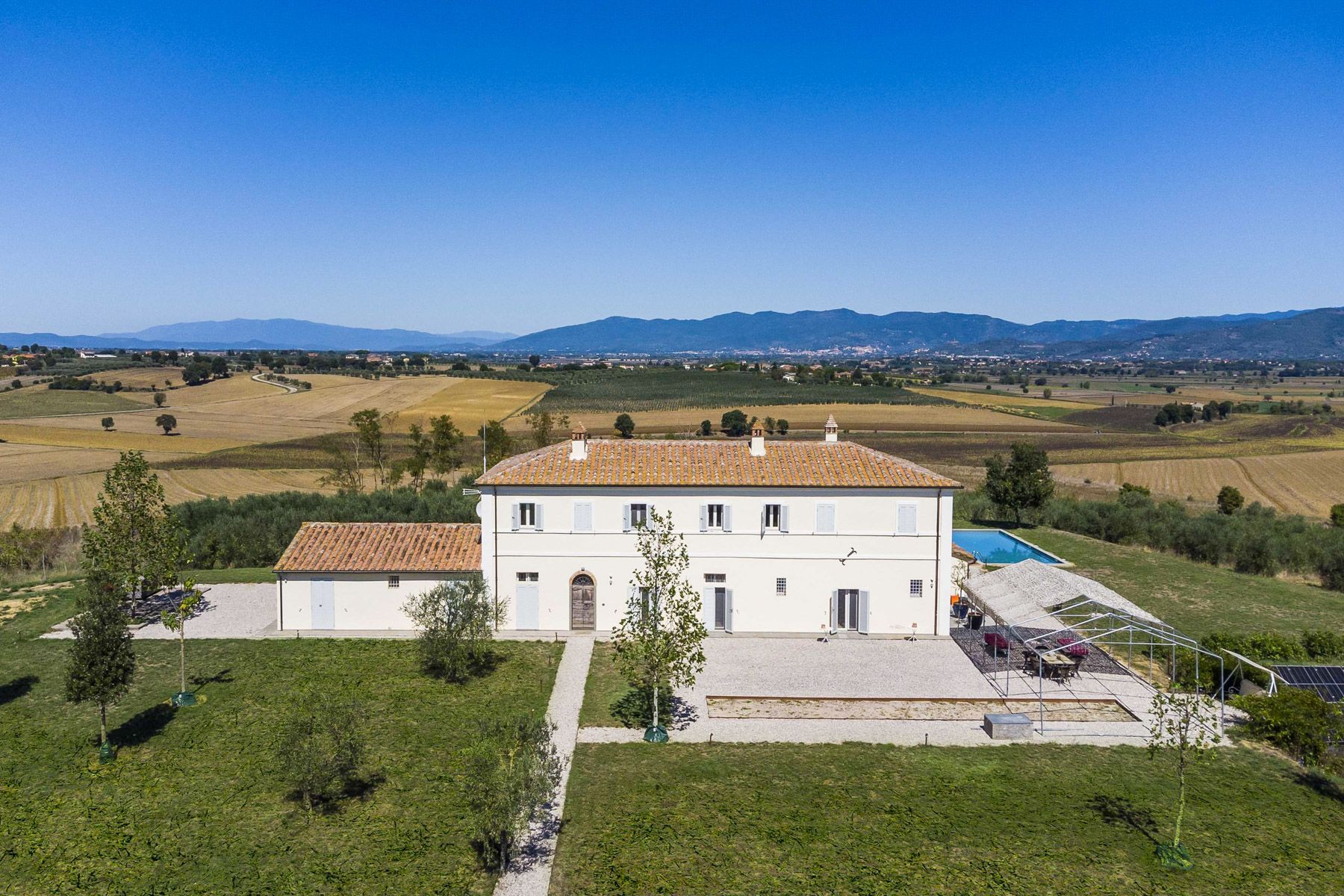 Villa Ambra Rigutino Arezzo: 7-Bedroom Tuscan Countryside Villa with Spa and Lake Access
